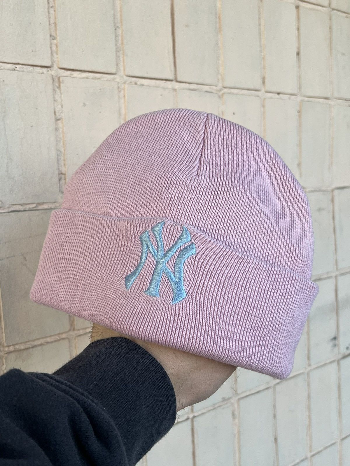 New York Yankees Vintage Y2K New York Yankees New Era Pink Beanie Hat Size ONE SIZE - 1 Thumbnail