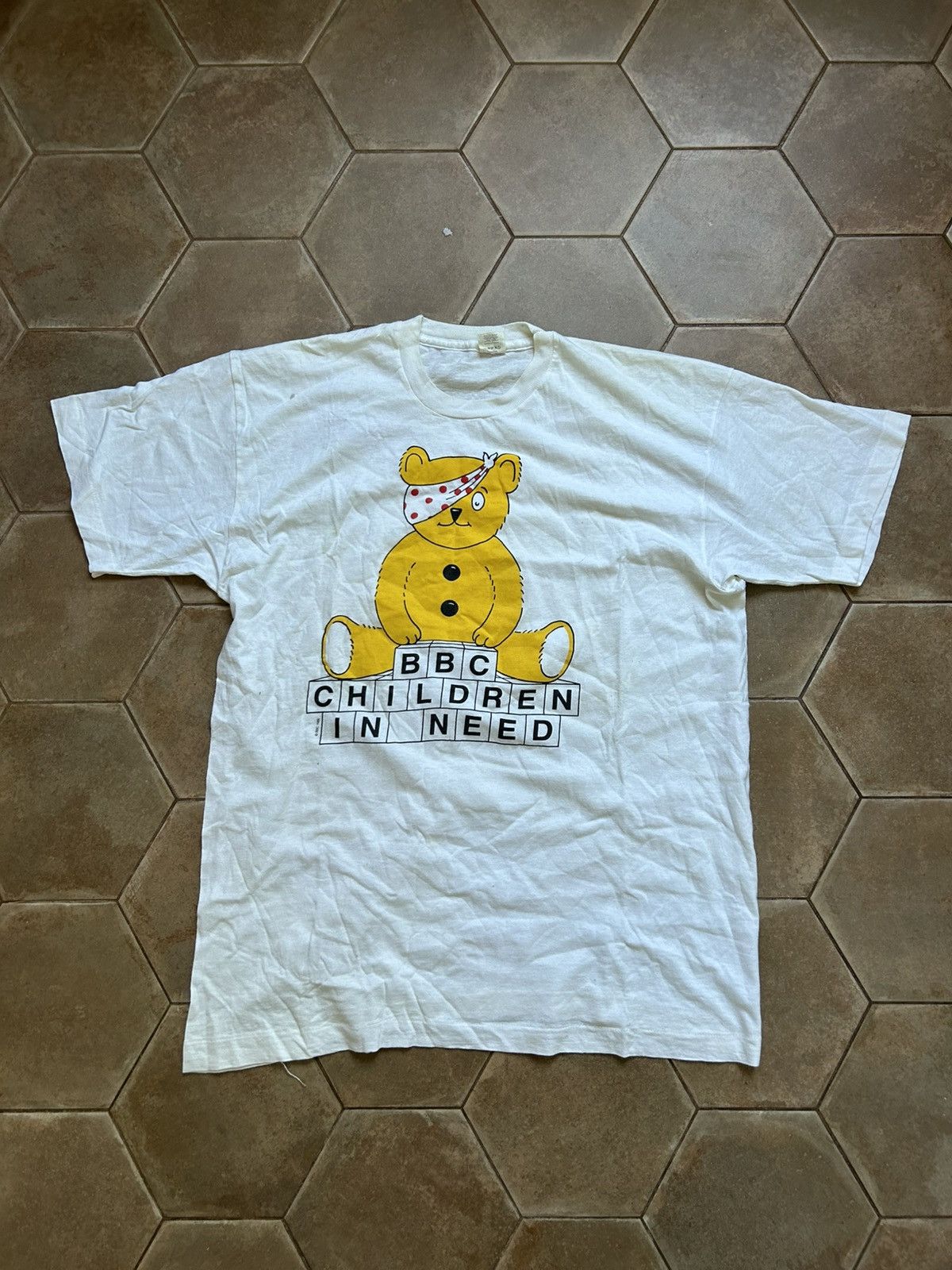 Vintage 1986 BBC Children In Need Sick Bear Promo T-shirt Size US XL / EU 56 / 4 - 1 Thumbnail