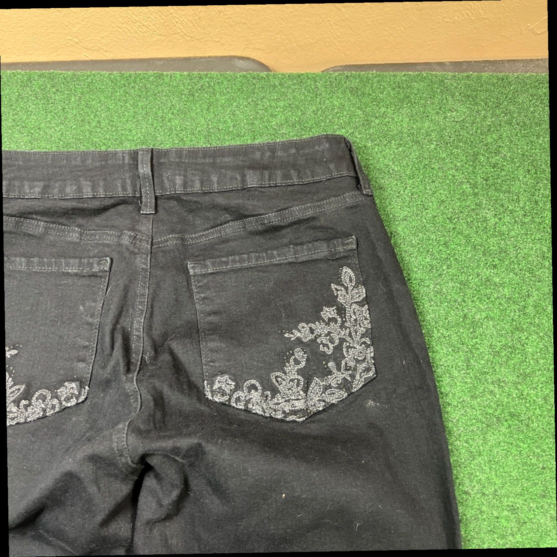 NYDJ NYDJ NOT YOUR DAUGHTERS JEANS STRAIGHT JEANS SIZE 8p 28x28 Black Flowers Pockets Size 28" / US 6 / IT 42 - 2 Thumbnail
