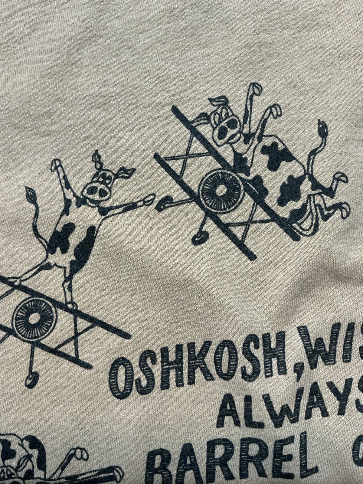 Other OshKosh Wisconsin Always A Barrel Of Fun Flying Cows T-Shirt Size US M / EU 48-50 / 2 - 9 Thumbnail