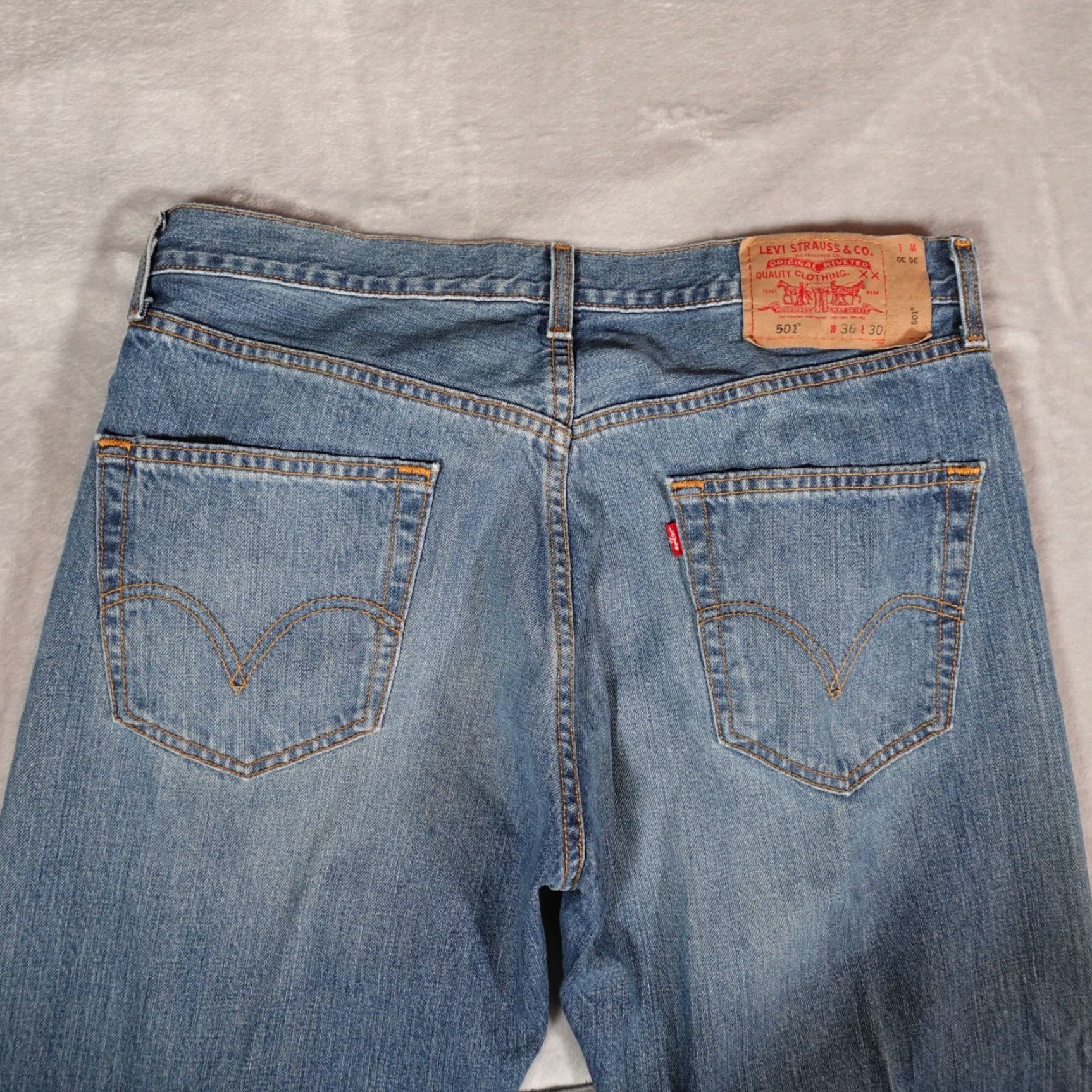 Levi's VINTAGE Levi’s 501 Jeans Mens 34x30 Straight Leg Button Fly Denim Blue 501 Series Retro Mens Jeans Size US 34 / EU 50 - 4 Thumbnail
