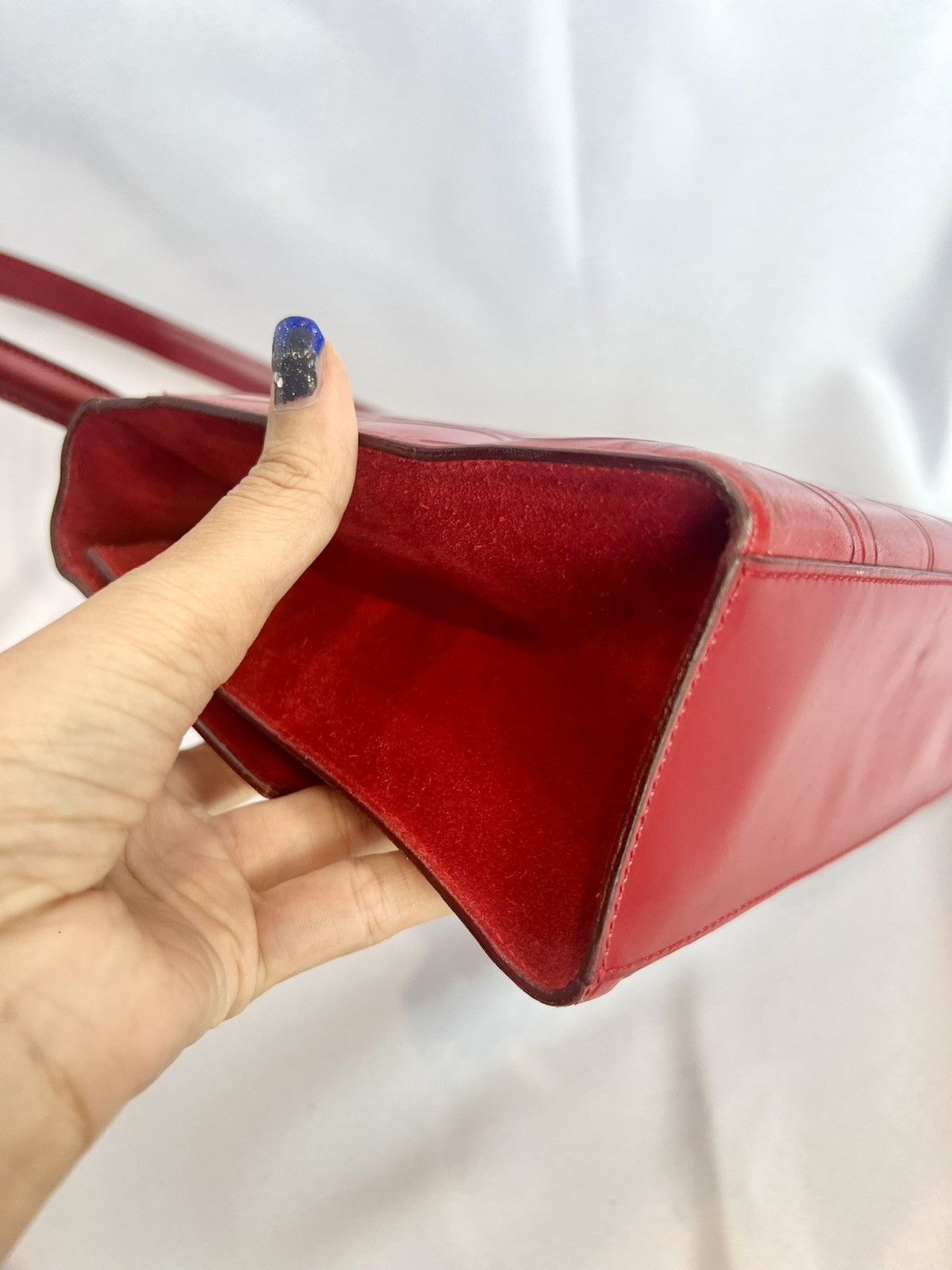 Salvatore Ferragamo Ferragamo Red Gancini Embossed Leather Shoulder Bag Size ONE SIZE - 6 Thumbnail