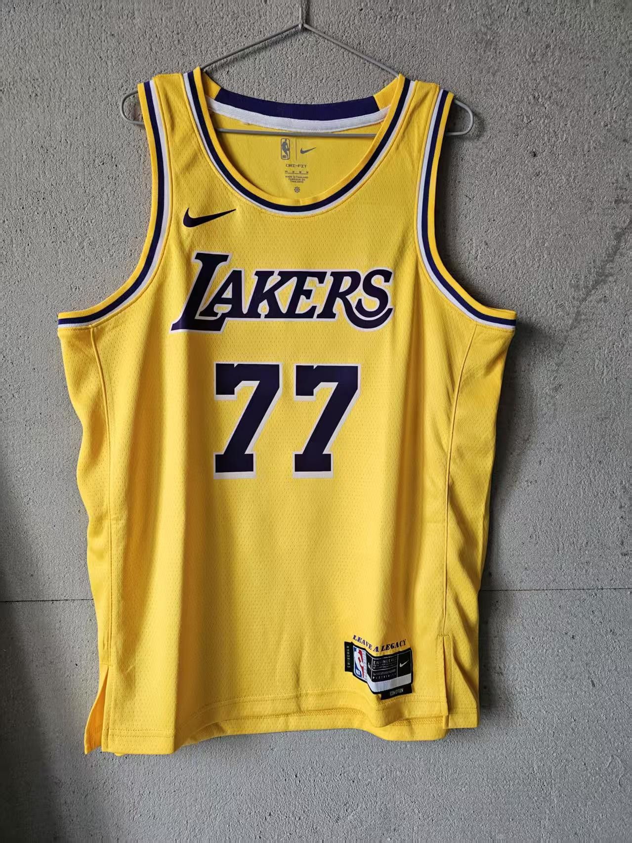 NBA Los Angeles Lakers 77 Luka Dončić Jersey Size US S / EU 44-46 / 1 - 1 Thumbnail