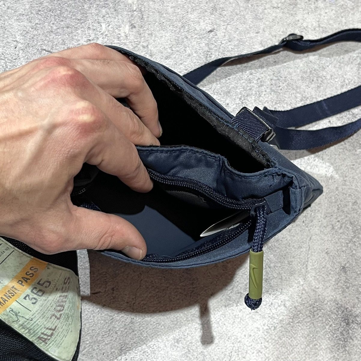 Nike × Vintage Vintage Nike Messenger Navy Blue Bag 365 All Zones Size ONE SIZE - 8 Thumbnail