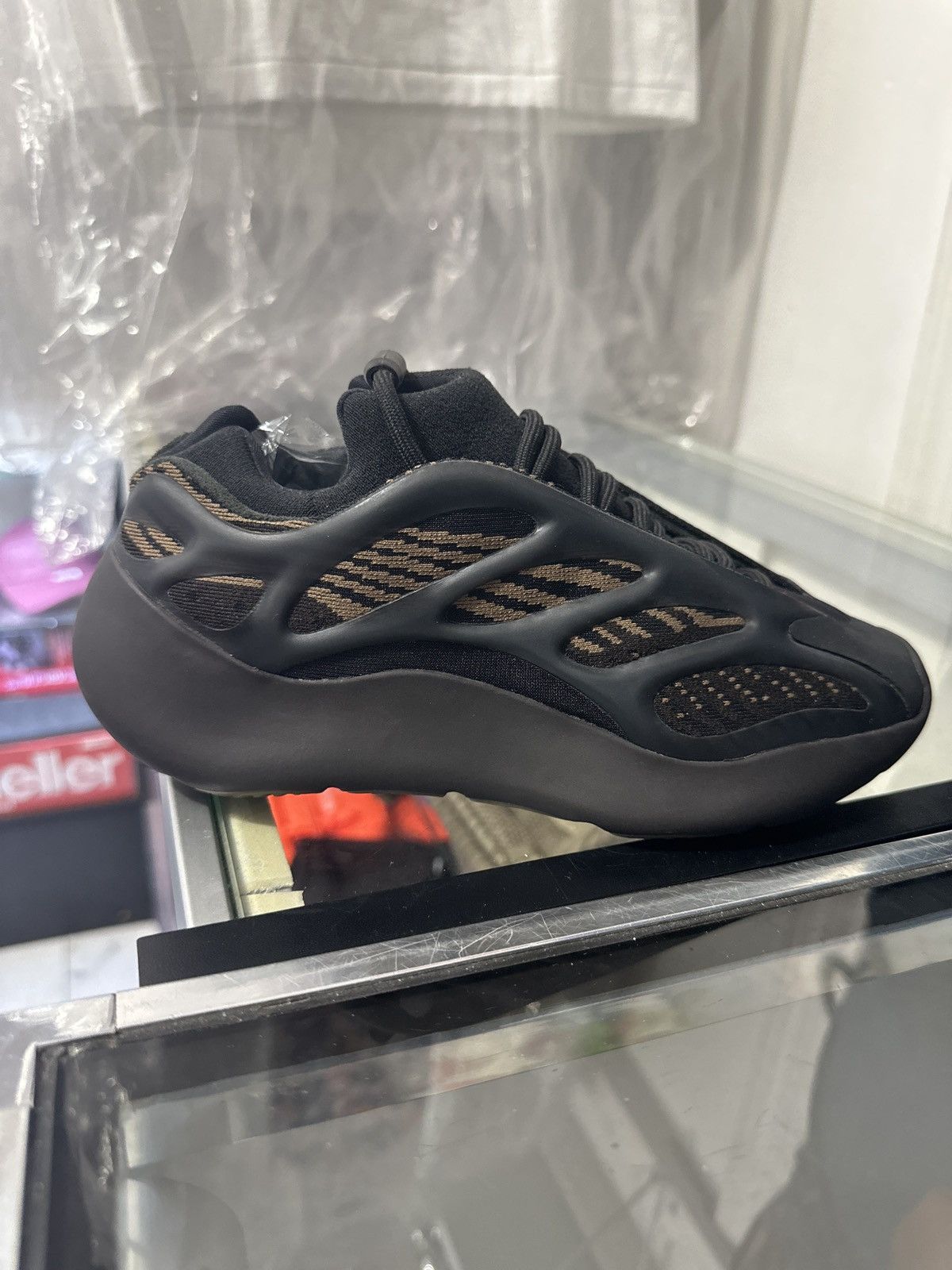 Adidas Yeezy Boost 700 V3 Clay Brown Size Brand New