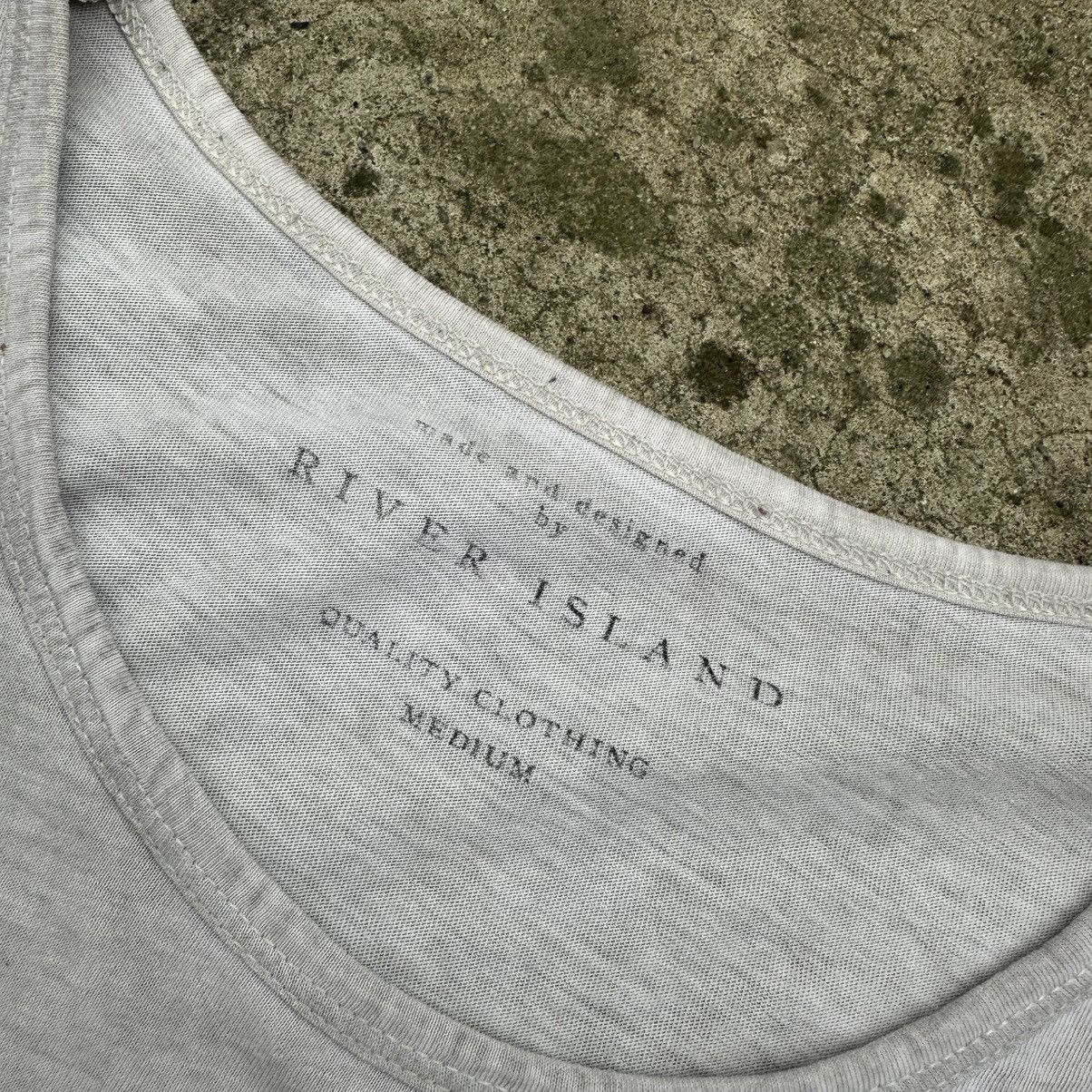 River Island Vintage River Island T-shirts Big Logo Box Logo Y2K Size M Size US M / EU 48-50 / 2 - 9 Thumbnail