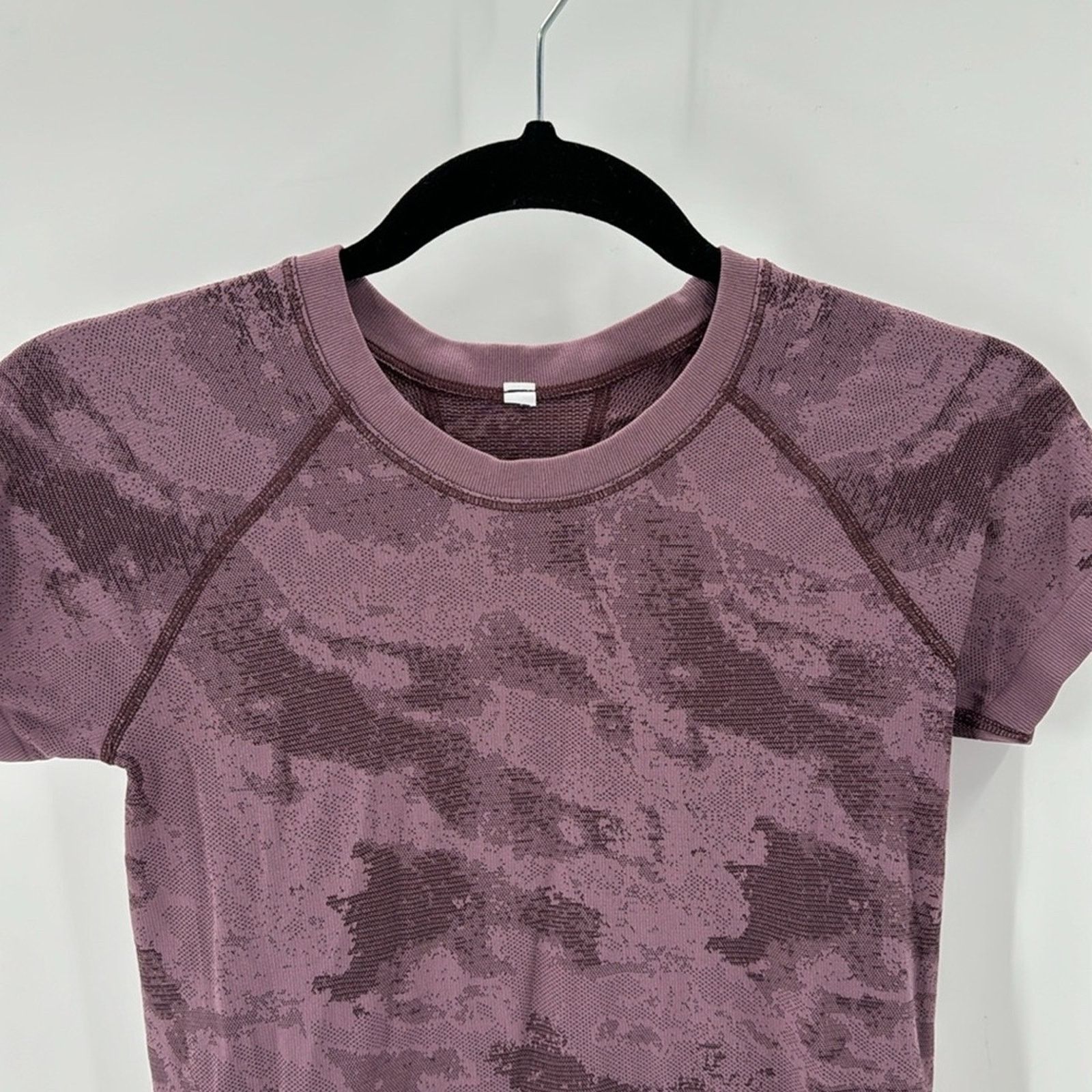 Athleta Athleta Momentum camo tee cascadia violet workout exercise Size S / US 4 / IT 40 - 2 Thumbnail