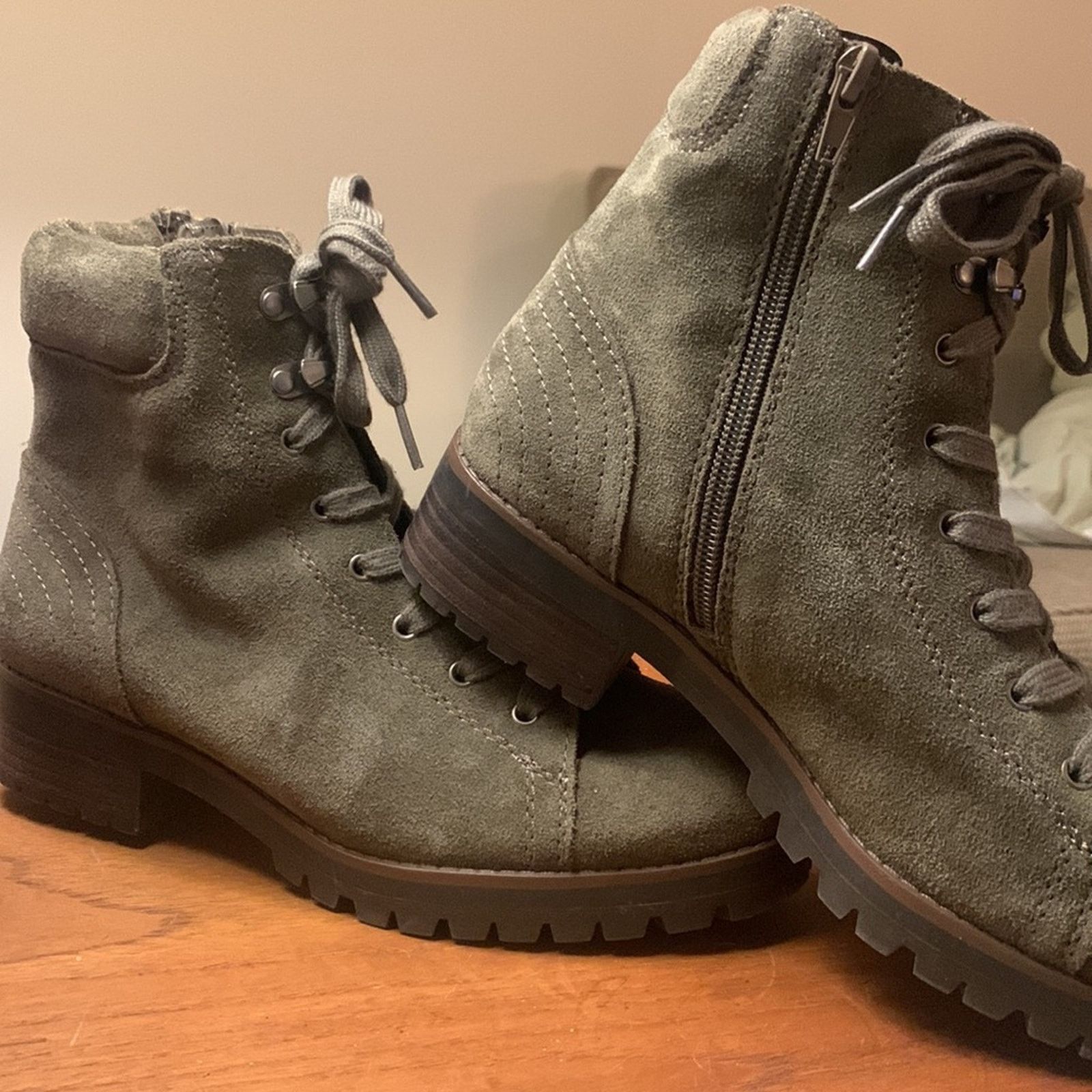 Vintage Crown Vintage rugged lace up boots lug soles otter Size US 8 / IT 38 - 2 Thumbnail