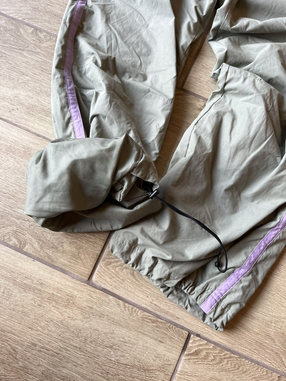 Nike Vintage Nike Y2K Nylon Truck Pants Purple Gray Men’s Size S Size US 30 / EU 46 - 7 Thumbnail