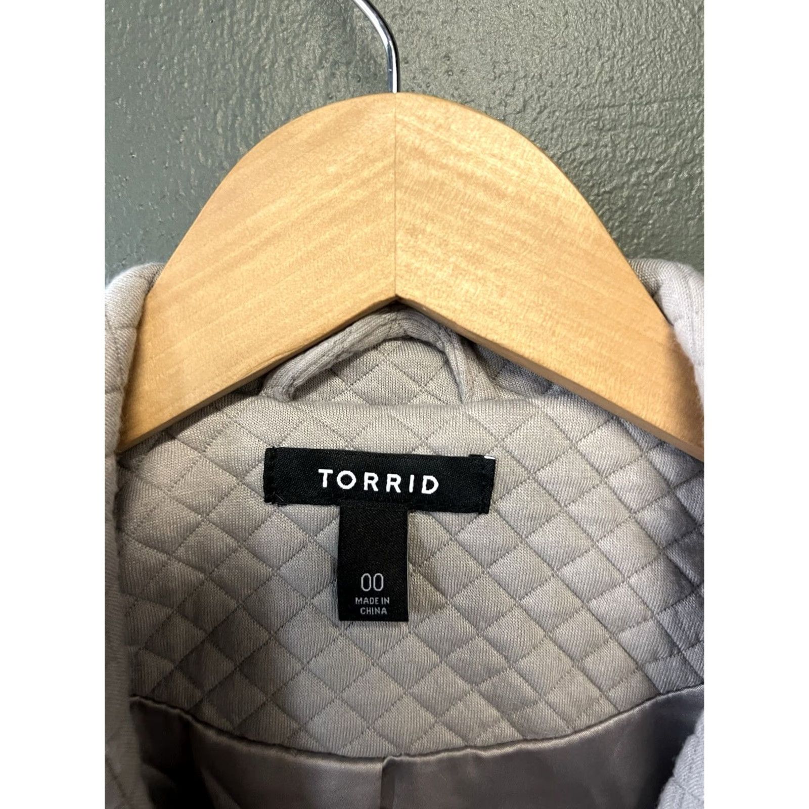 Torrid Torrid Plus Size Gray Quilted Zip Up Jacket 00 Womens Jacket Size XXS / US 00 / IT 34 - 3 Thumbnail