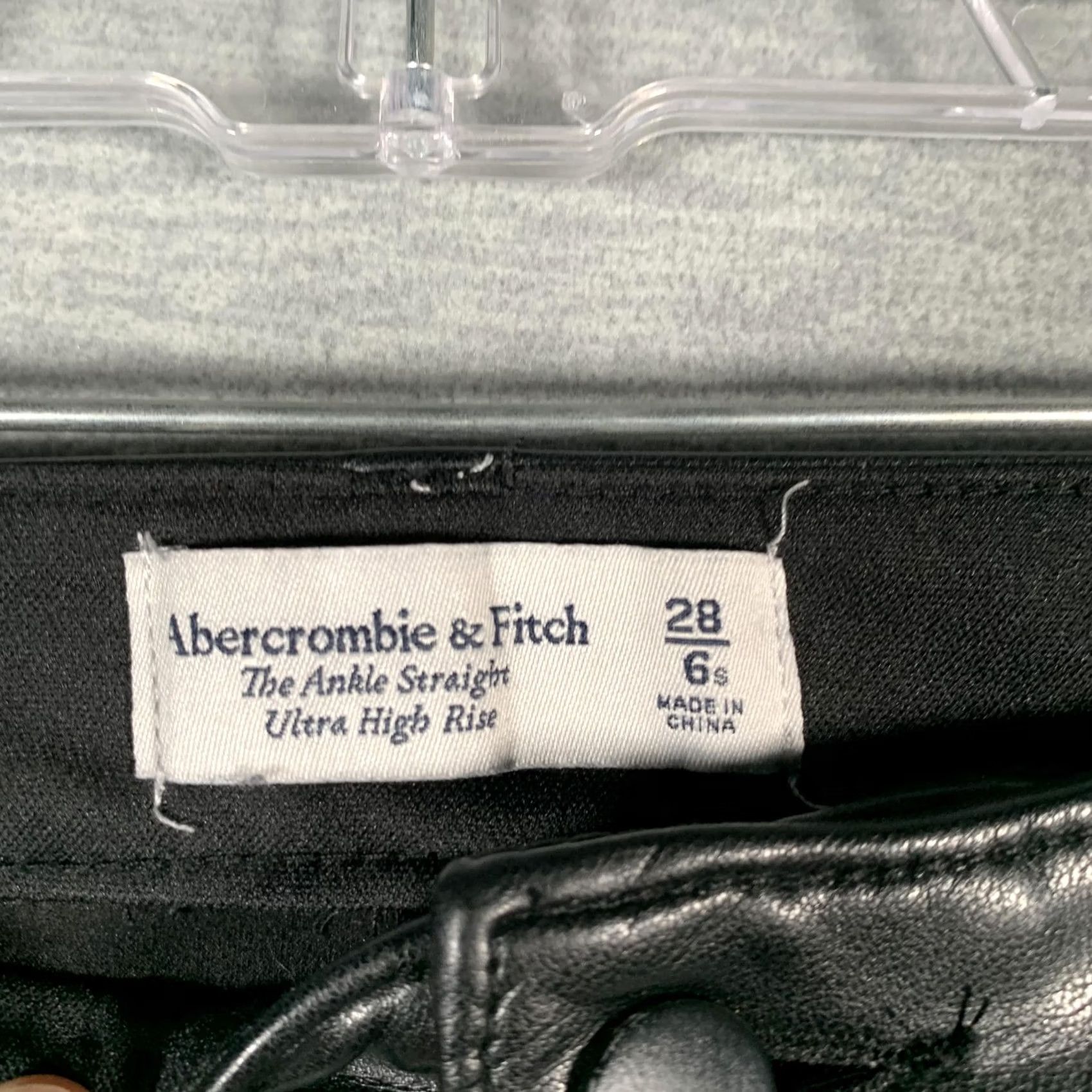 Abercrombie & Fitch VINTAGE Abercrombie & Fitch Pants Womens 6 Short Black Faux Leather Straight High Rise AnkLe 28 Inseam 28 Mens? Size 28" / US 6 / IT 42 - 4 Thumbnail
