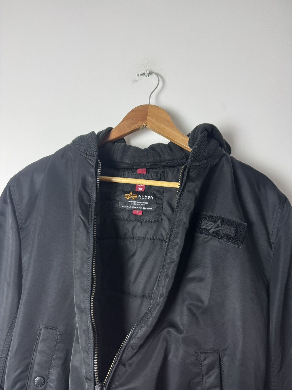 Alpha Industries Alpha Industries Hooded MA-1 Bomber Jacket Black Logo Back Size US S / EU 44-46 / 1 - 8 Thumbnail