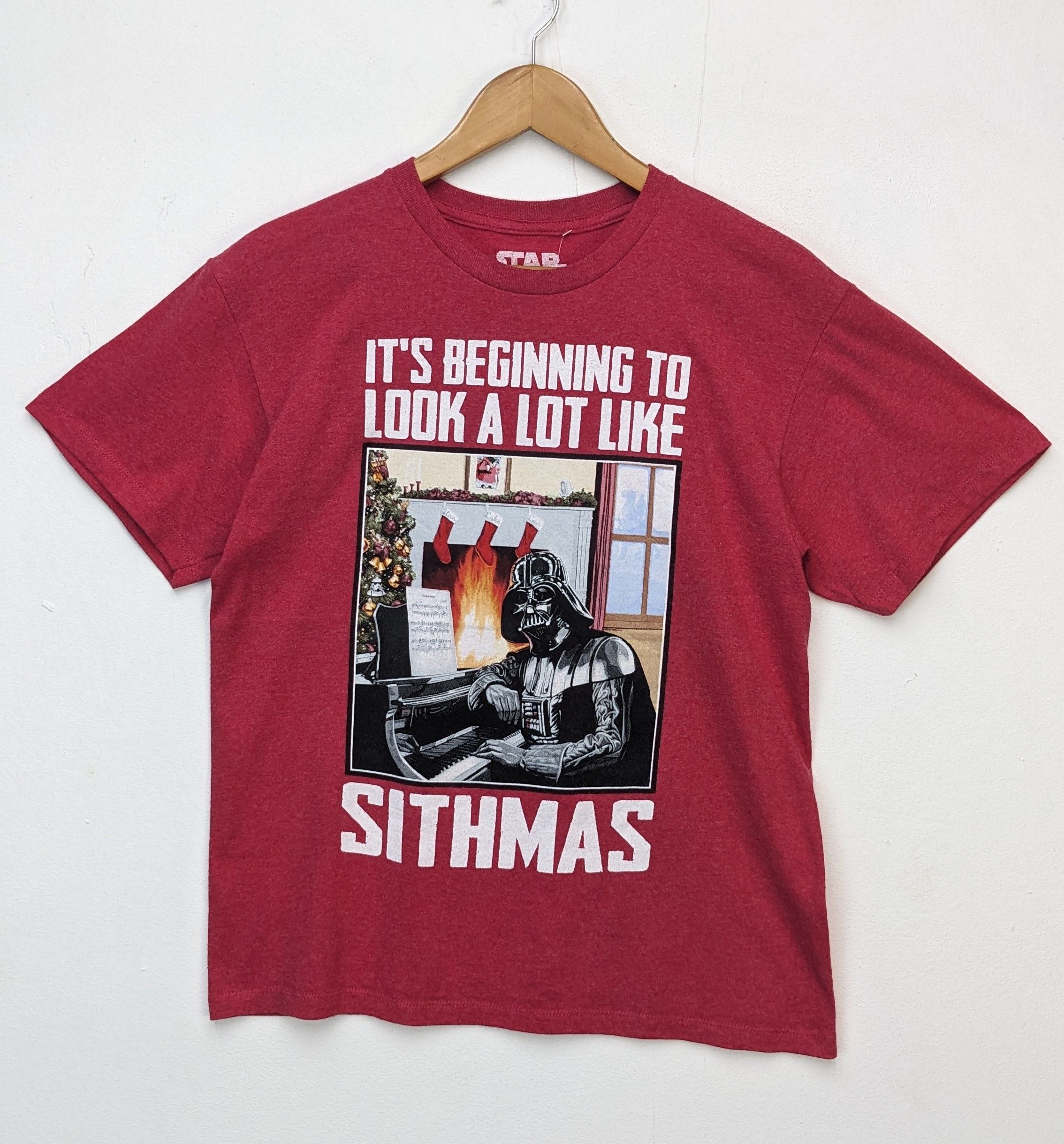 Star Wars Star Wars Movie Sithmas Red Tshirt Size US L / EU 52-54 / 3 - 1 Thumbnail