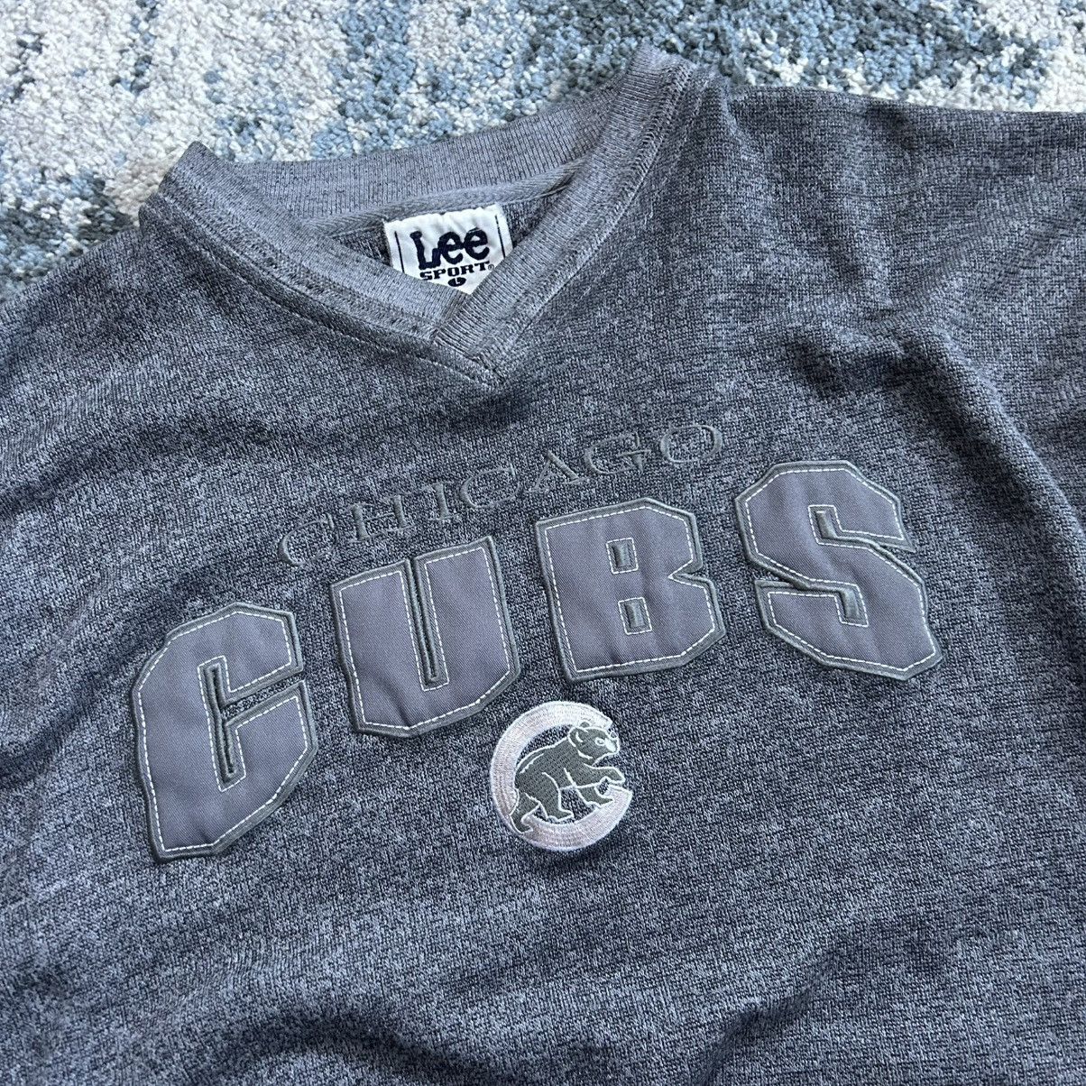 Lee Y2K LEE SPORT CHiCAGO CUBS GREYSCALE BOXY V-NECK SWEATSHiRT Size US L / EU 52-54 / 3 - 3 Thumbnail