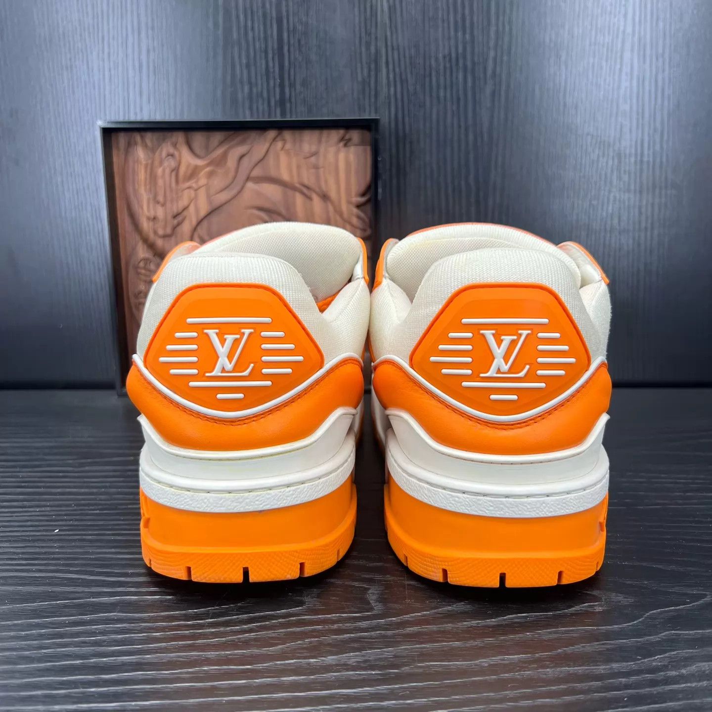 Louis Vuitton lv maxi white & orange 42 original box Size US 9 / EU 42 - 7 Thumbnail
