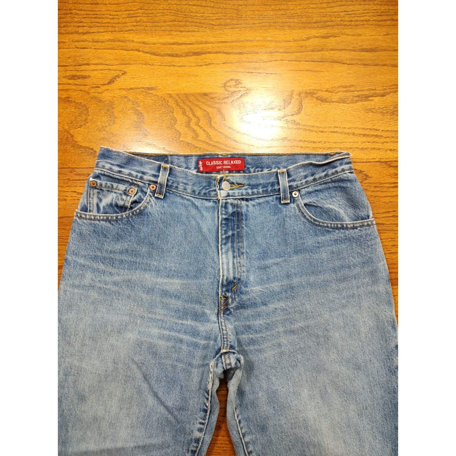 Levi's VINTAGE Levi's 550 Jeans Womens 33 x 32 Light Wash Tapered Denim 5-Pocket Red Tab 90s Womens Jeans Size 24" / US 00 / IT 34 - 4 Thumbnail