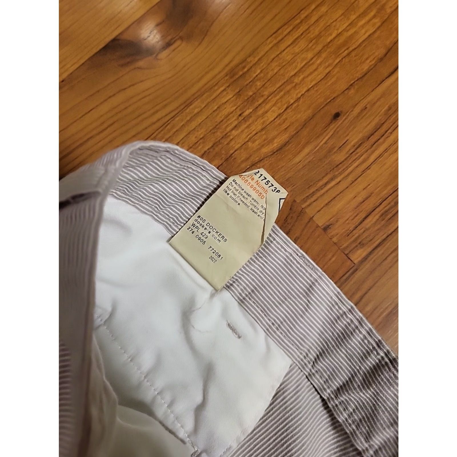 Dockers DOCKERS Pants Flat Front Classic Fit Cotton 42 X 32 Beige Men Pants 42 Inseam 32 Flat Front Chino Casual Size US 42 / EU 58 - 4 Thumbnail