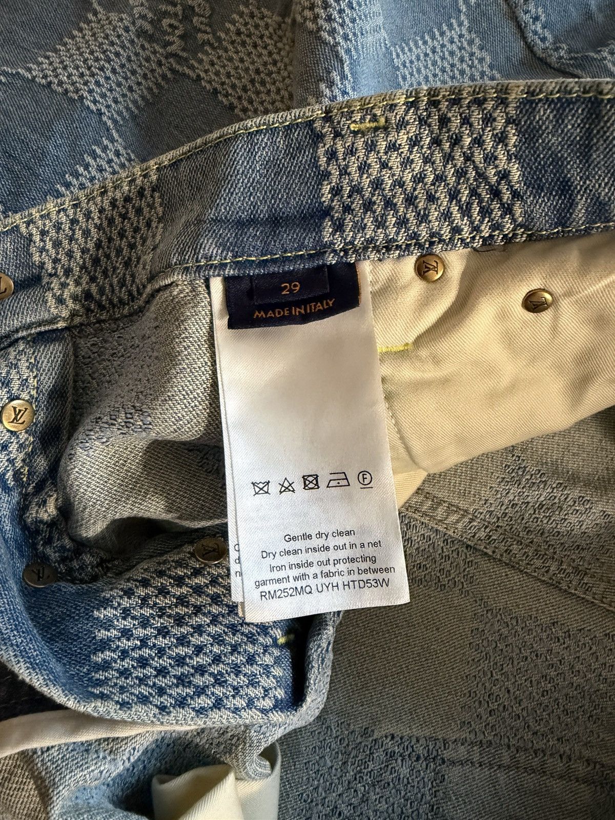 Louis Vuitton Louis Vuitton Damier 3D Light Denim Shorts Size US 29 - 3 Thumbnail