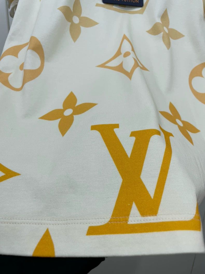 Louis Vuitton Louis Vuitton Ruffle gradient presbyopic short sleeve 2504- Size US S / EU 44-46 / 1 - 4 Thumbnail