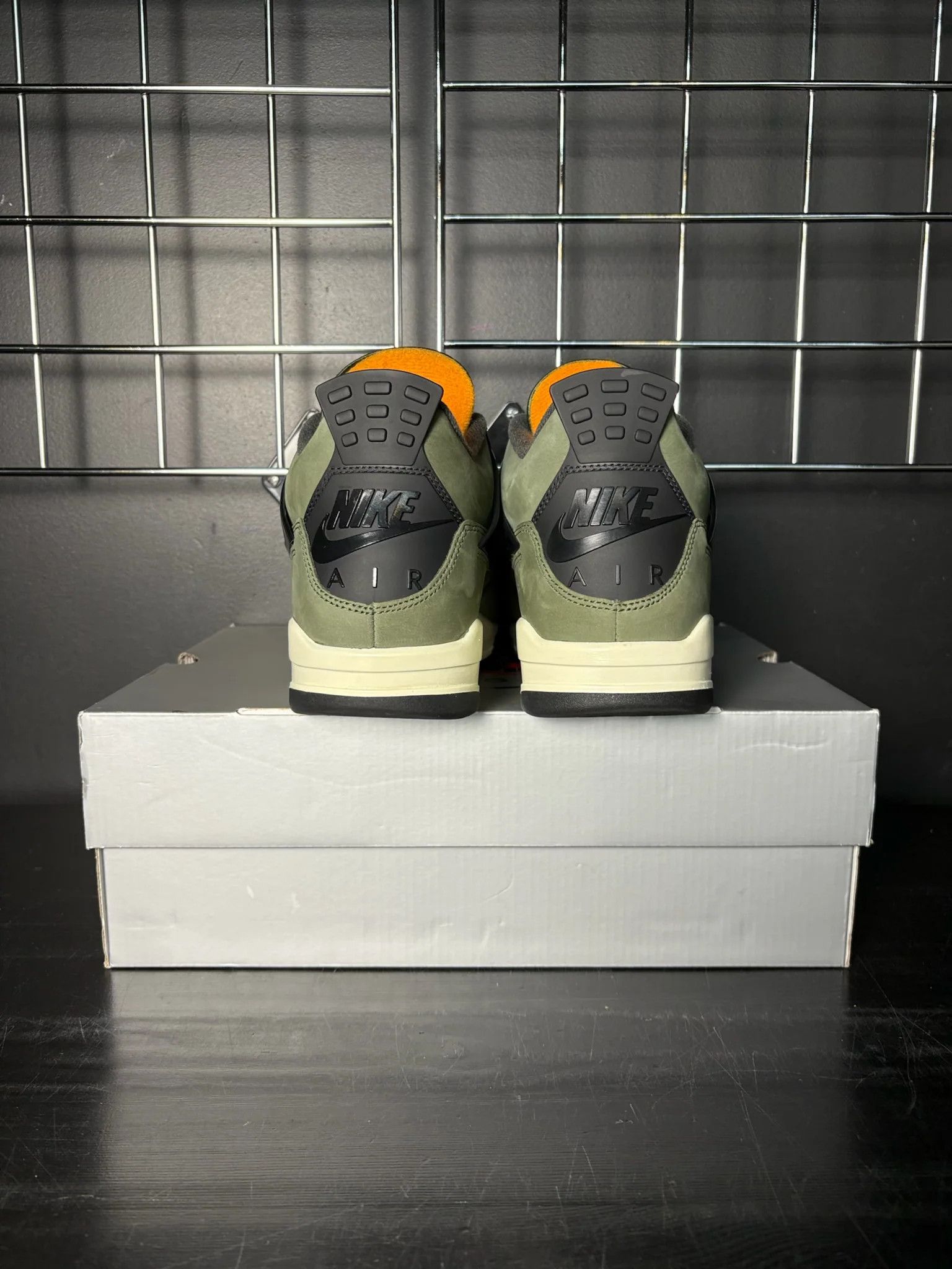 Jordan Brand Air Jordan 4 Retro OG SP x "Undefeated" (2025) **PRE-OWNED** Size US 11 / EU 44 - 4 Thumbnail