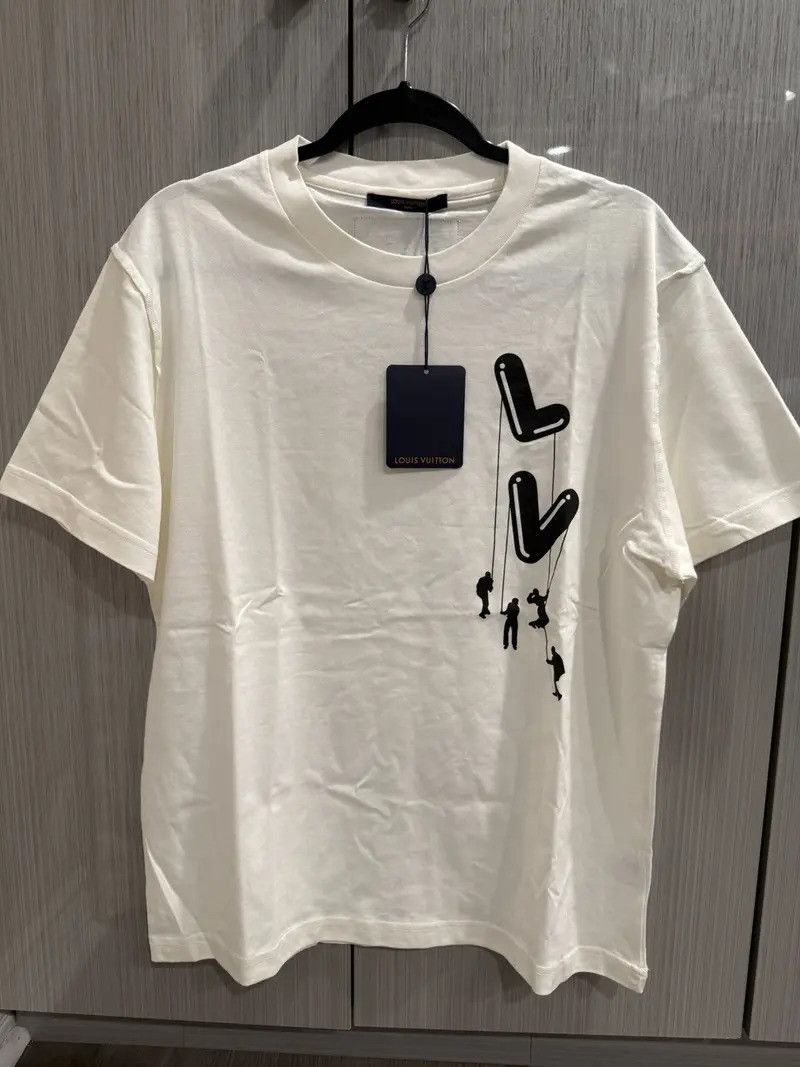 Louis Vuitton Louis Vuitton Floating Man T Shirt Size US XL / EU 56 / 4 - 1 Thumbnail