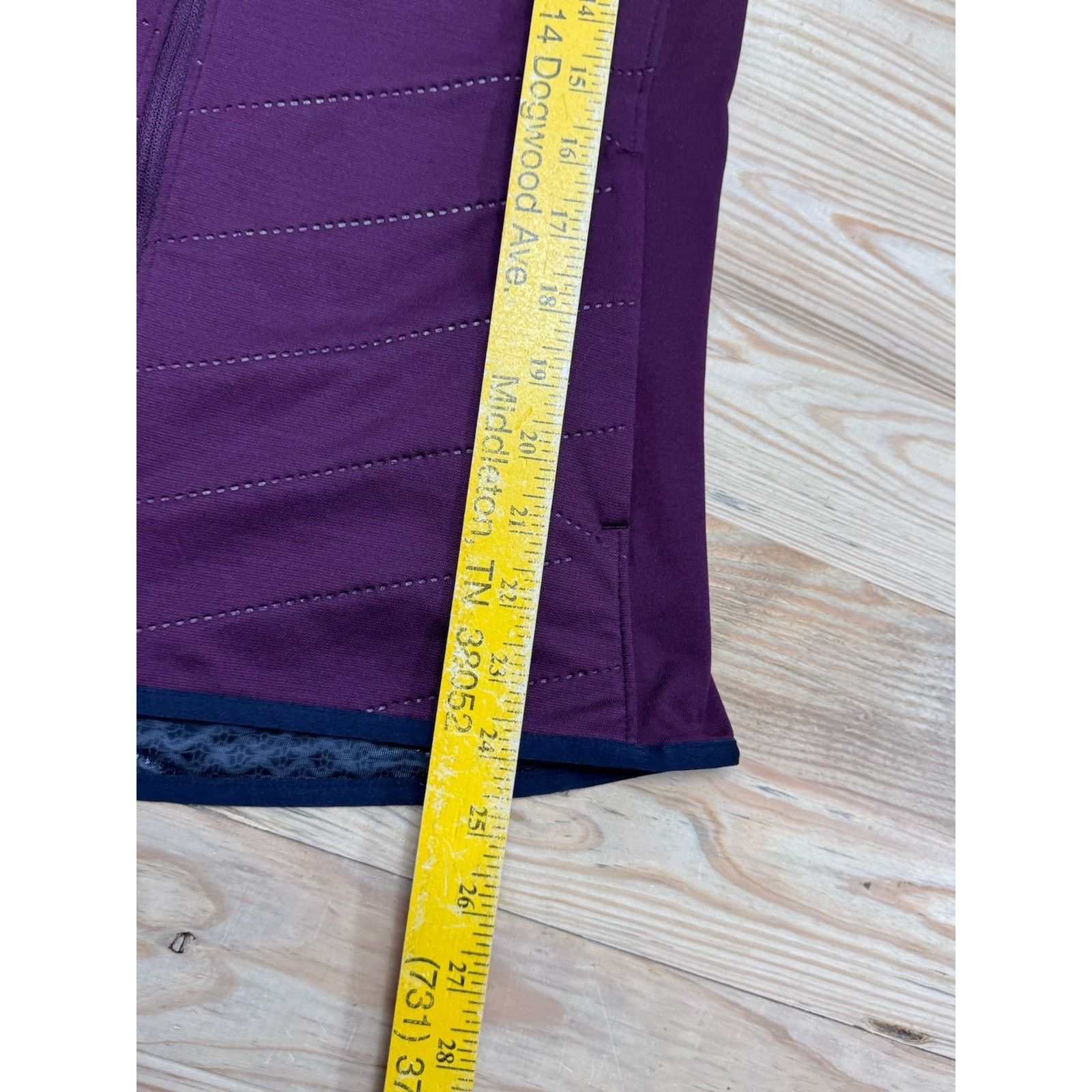 Under Armour Under Armour Cold Gear Womens XS Semi Fitted Maroon Vest EUC Size XS / US 0-2 / IT 36-38 - 7 Thumbnail
