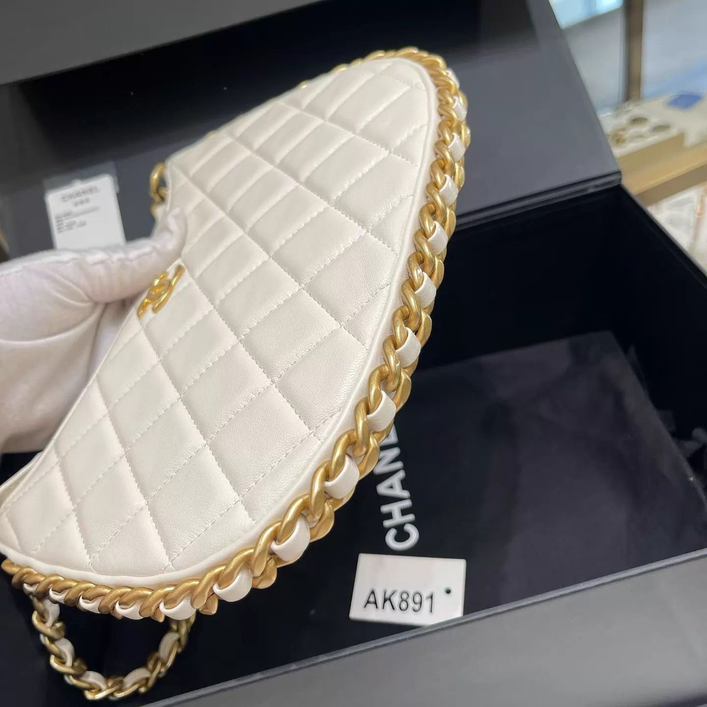 Chanel Chanel 23B White Gold Hobo MINT Size ONE SIZE - 6 Thumbnail