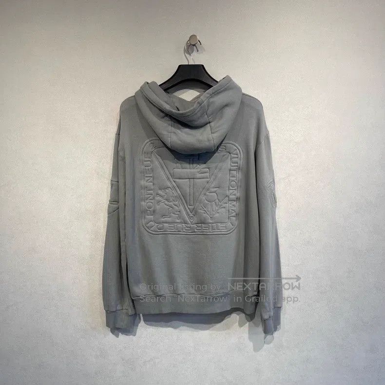 Louis Vuitton Louis Vuitton Embossed shield print hooded sweatshirt Size US L / EU 52-54 / 3 - 2 Thumbnail