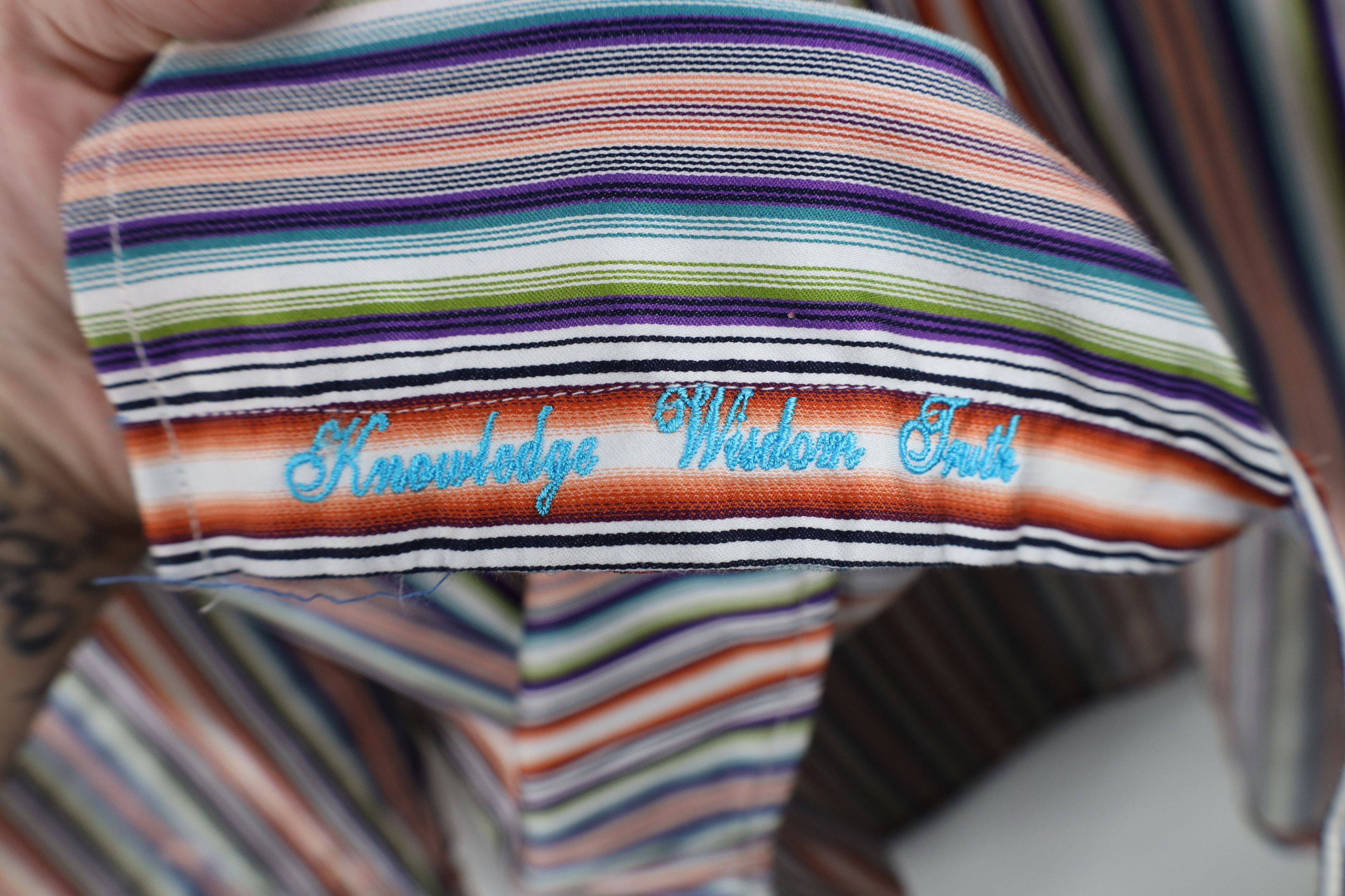 Robert Graham Robert Graham Fit Rainbow Striped Flip Cuff Button Shirt Size US XXL / EU 58 / 5 - 8 Thumbnail