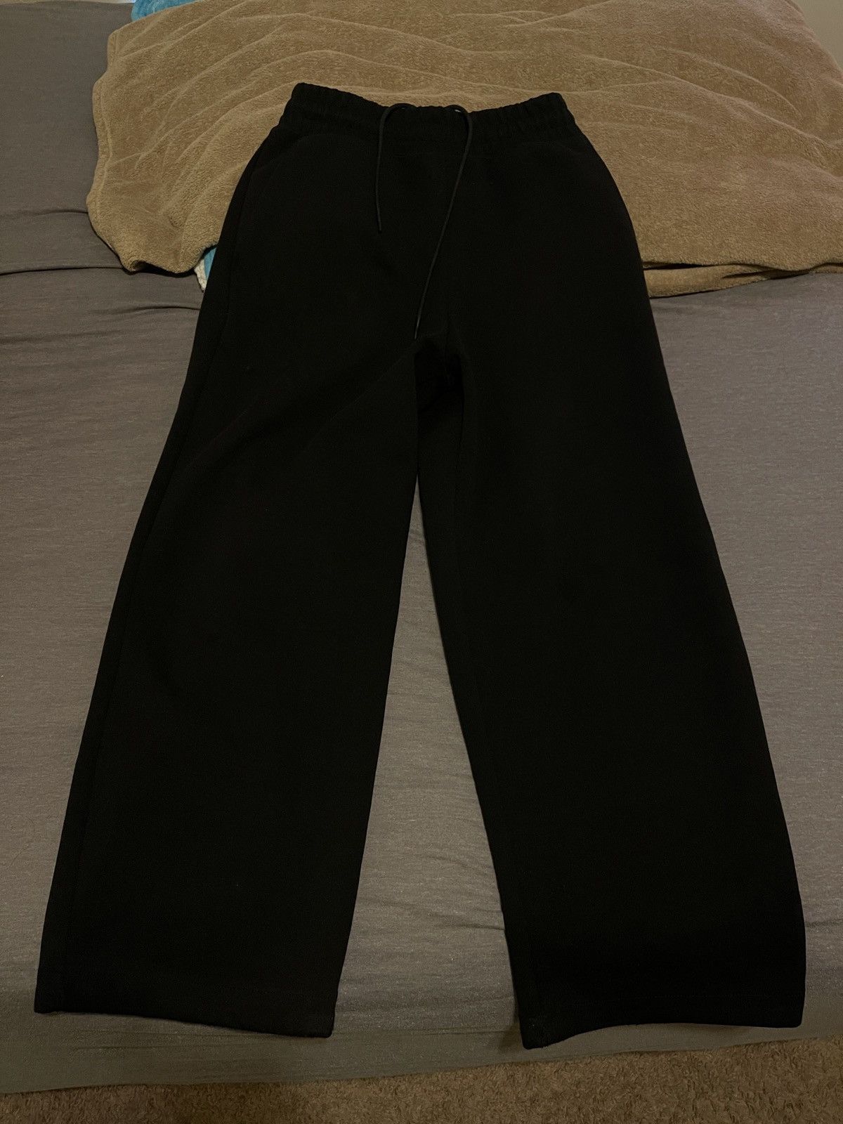 Uniqlo Uniqlo baggy Black sweats Size US 30 / EU 46 - 1 Thumbnail
