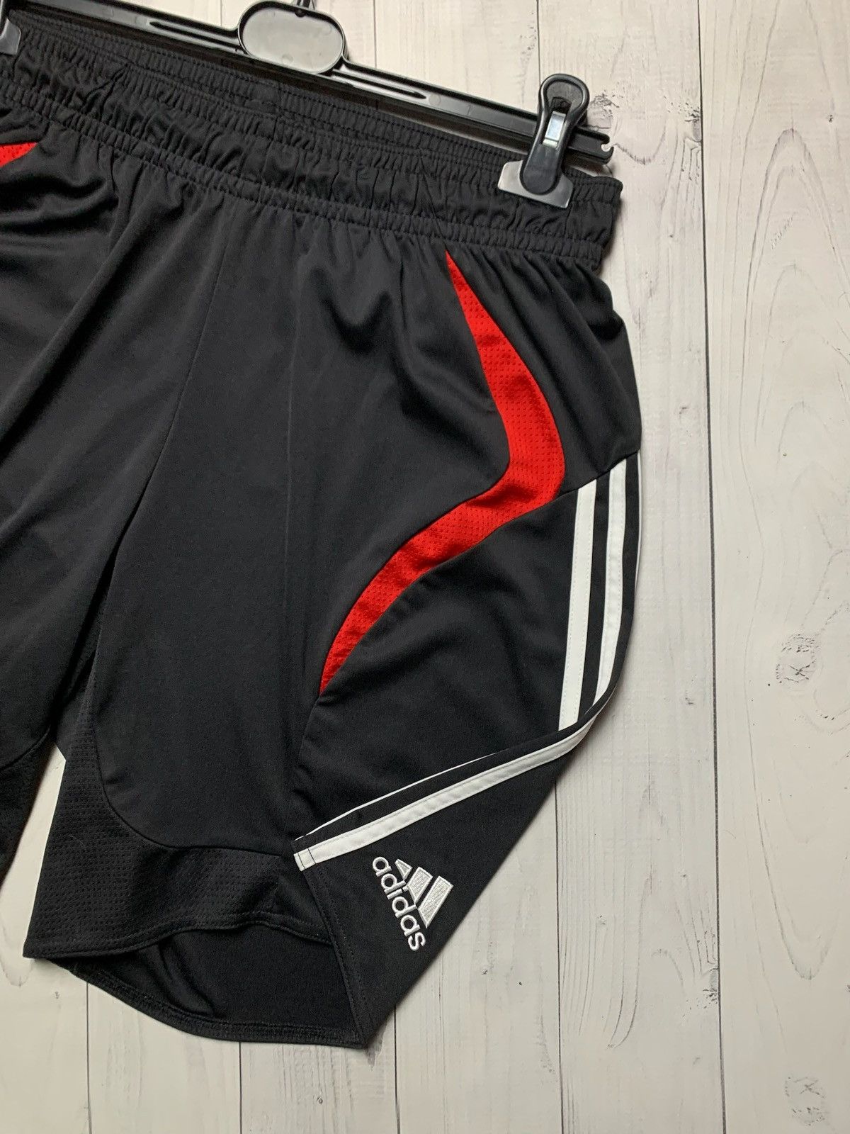 Adidas × Vintage Vintage adidas Liverpool soccer shorts black size L Size US 34 / EU 50 - 2 Thumbnail