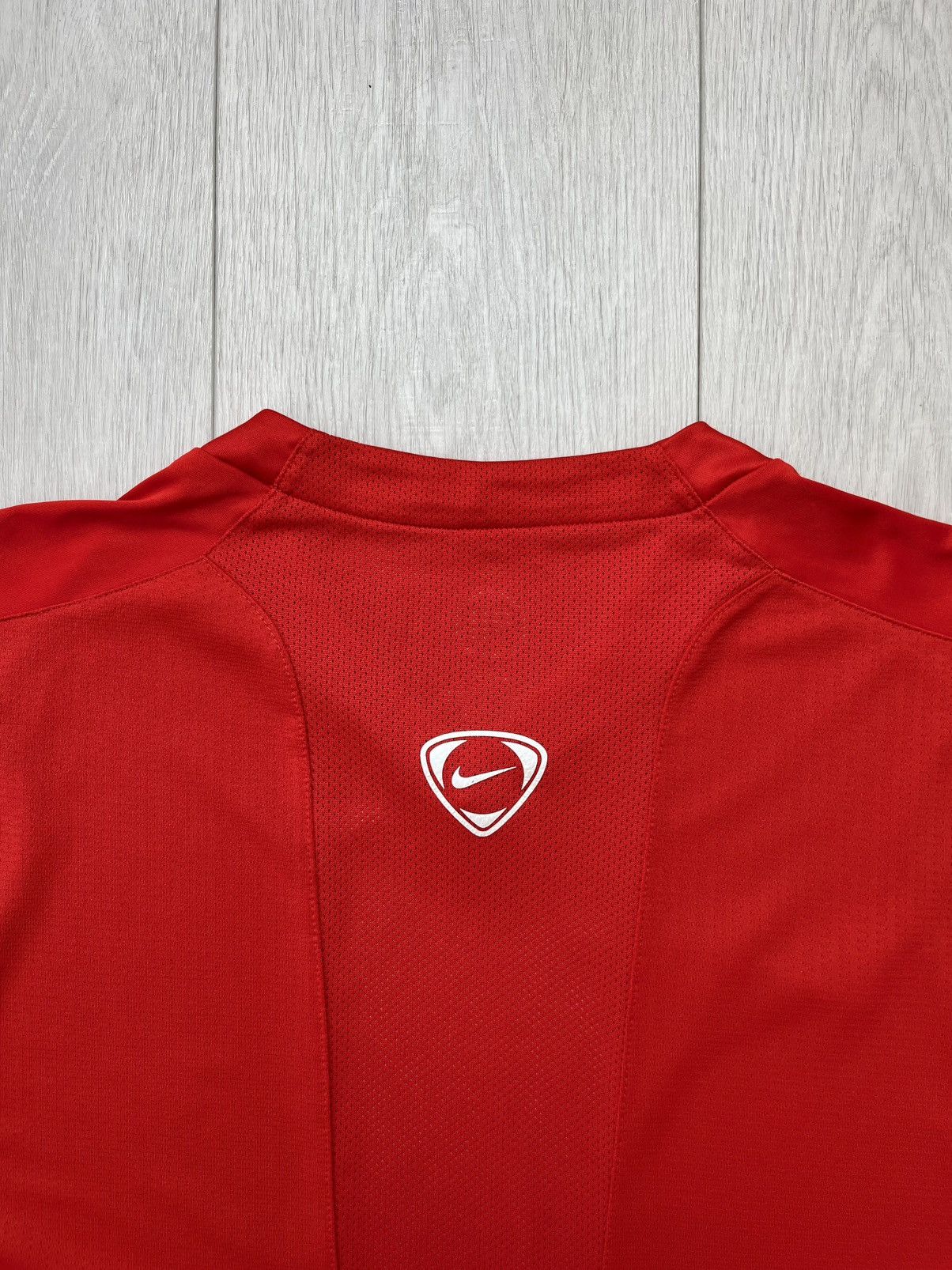 Nike Vintage Nike Total 90 T-Shirt Big Logo Drill 90s Swoosh Y2K Size US M / EU 48-50 / 2 - 10 Thumbnail