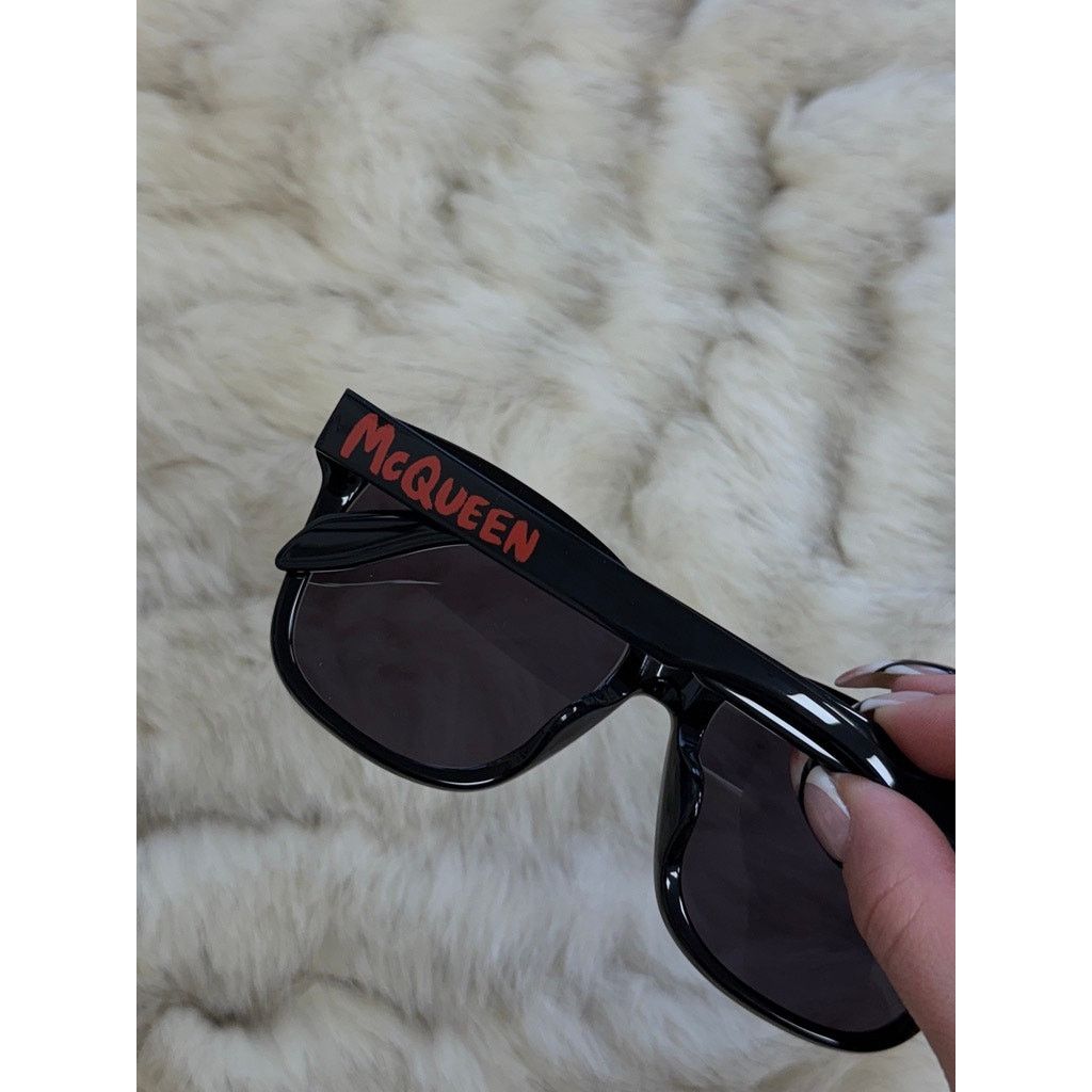 Alexander McQueen NEW Alexander McQueen AM0331SK Black Red Square Sunglasses Size ONE SIZE - 2 Thumbnail