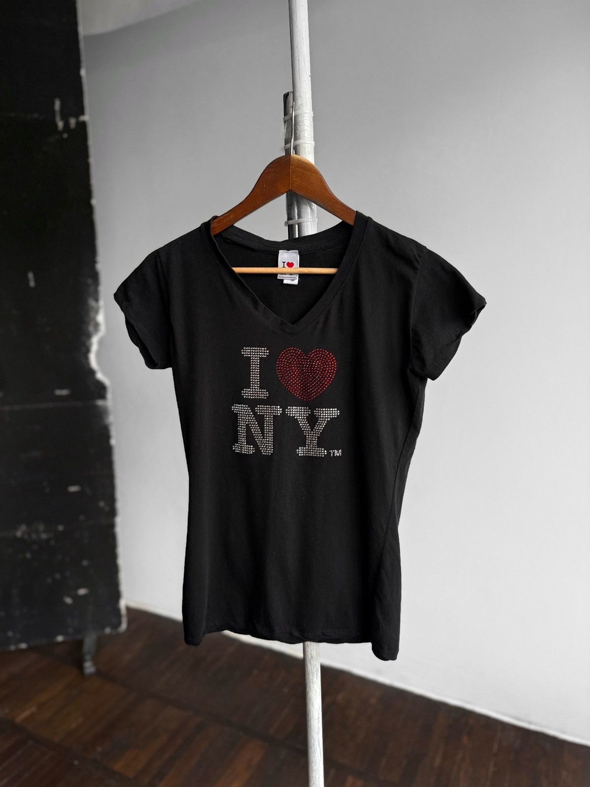 Vintage I Love New York Womens Vintage 00s Black V-Neck T-Shirt Y2K Size M / US 6-8 / IT 42-44 - 1 Thumbnail