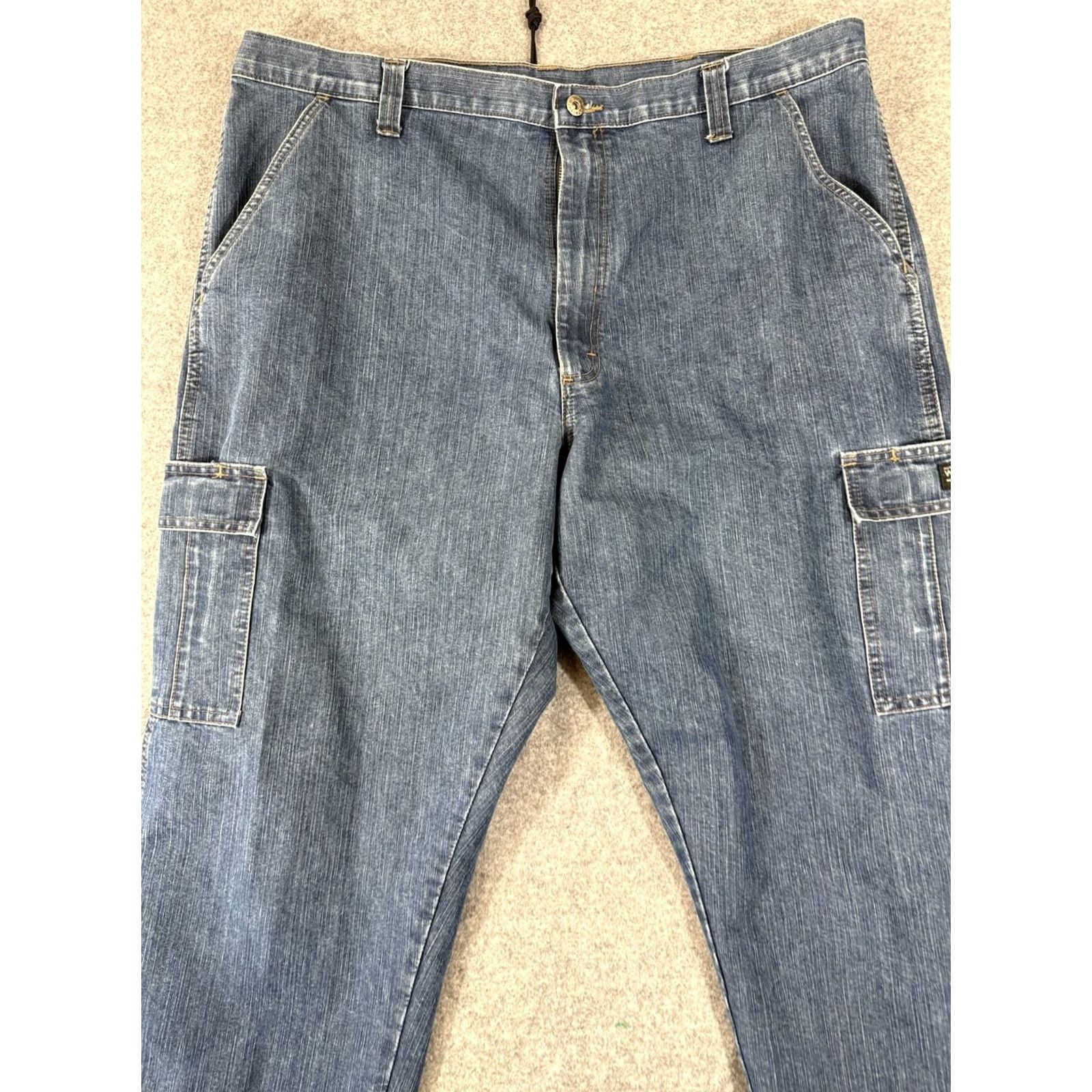 Wrangler Wrangler Cargo Jeans Mens 42x32 Blue Denim Straight Leg Outdoor Classic Jeans Mens 42in Regular Jeans Blue Wrangler Cargo Straight Mens Boys? Size US 42 / EU 58 - 2 Thumbnail