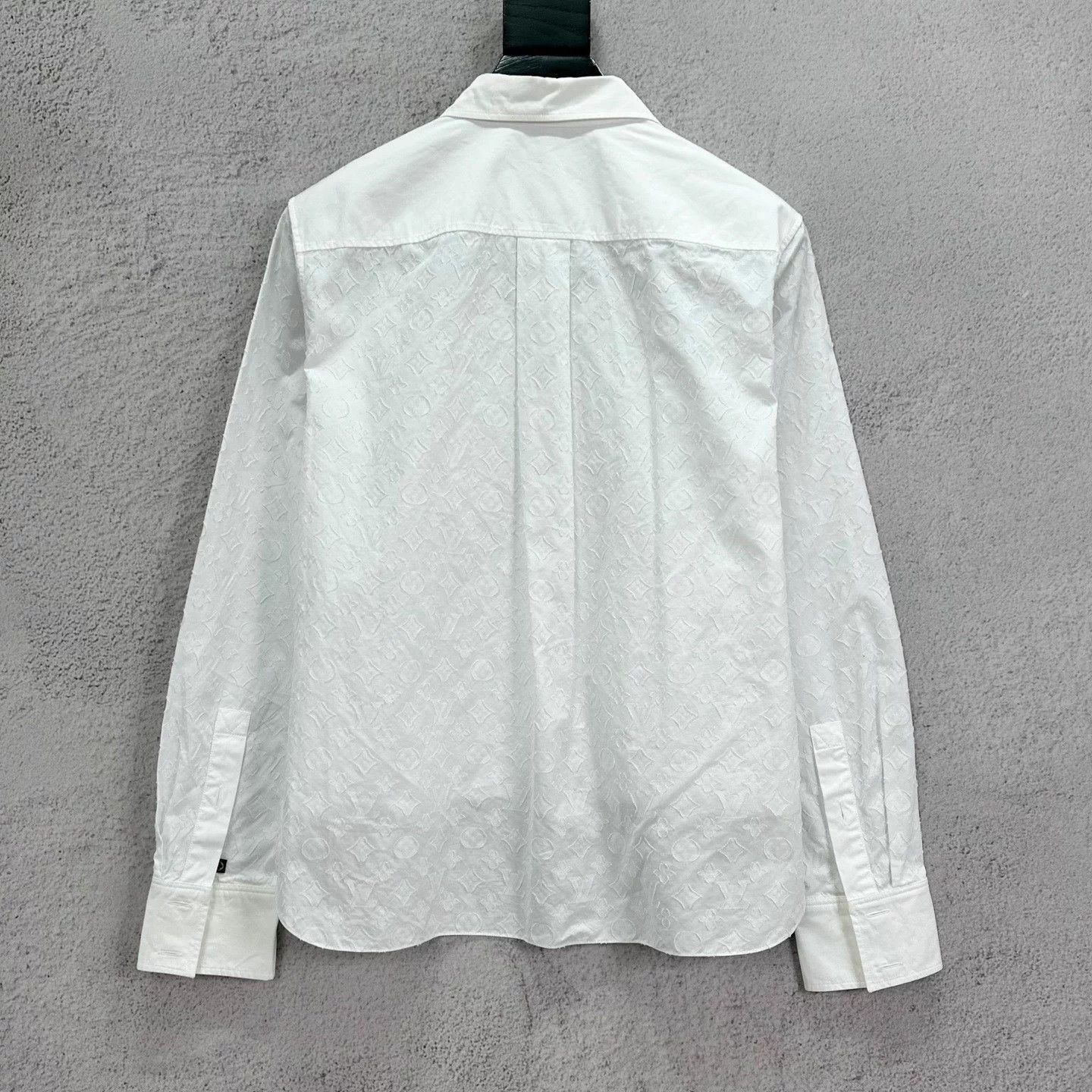Louis Vuitton LV white embossed LIN YUN women's shirt Size XS / US 0-2 / IT 36-38 - 2 Thumbnail