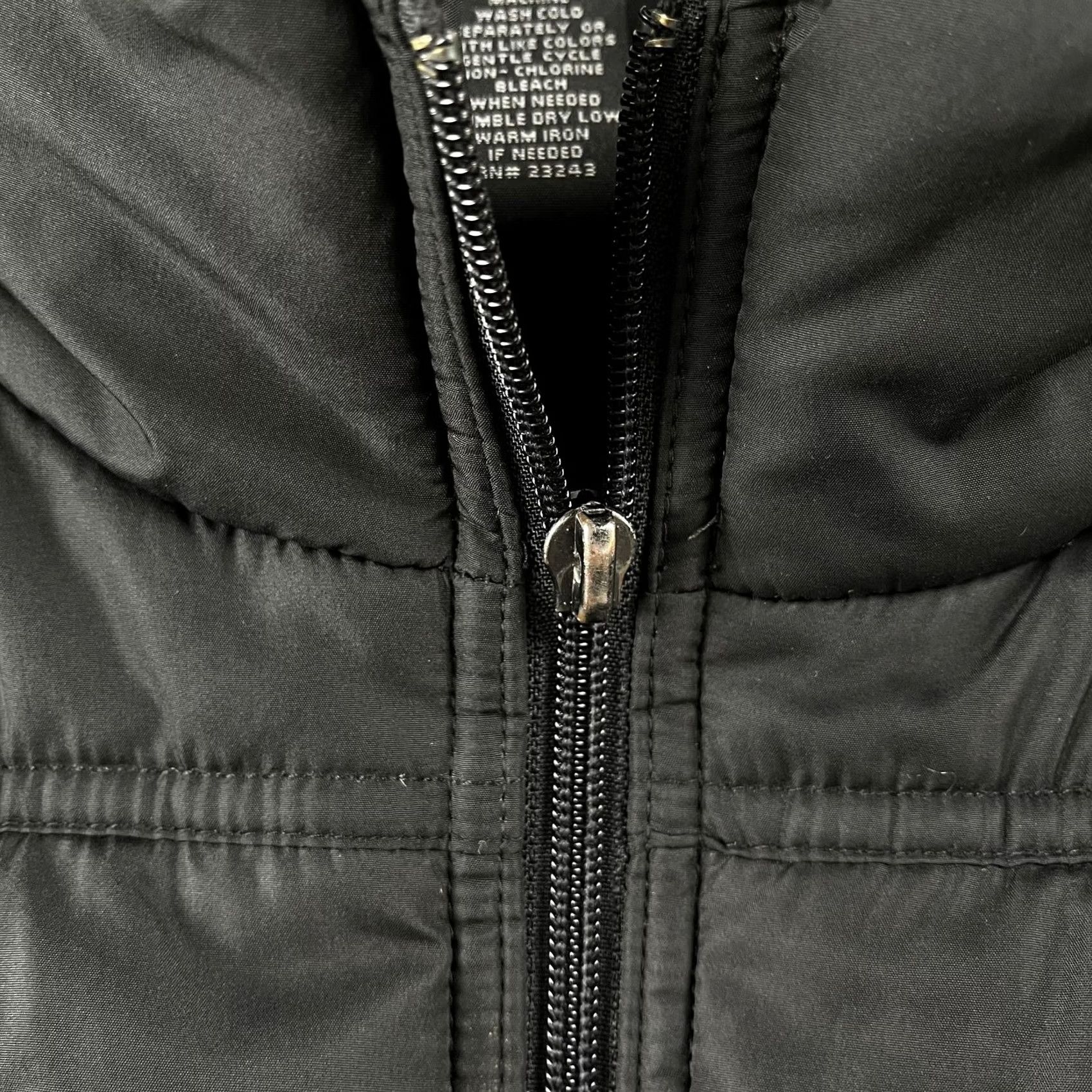 Vintage VINTAGE New York & Company Vest Womens Medium Black Quilted Full Zip Collared Size M / US 6-8 / IT 42-44 - 7 Thumbnail