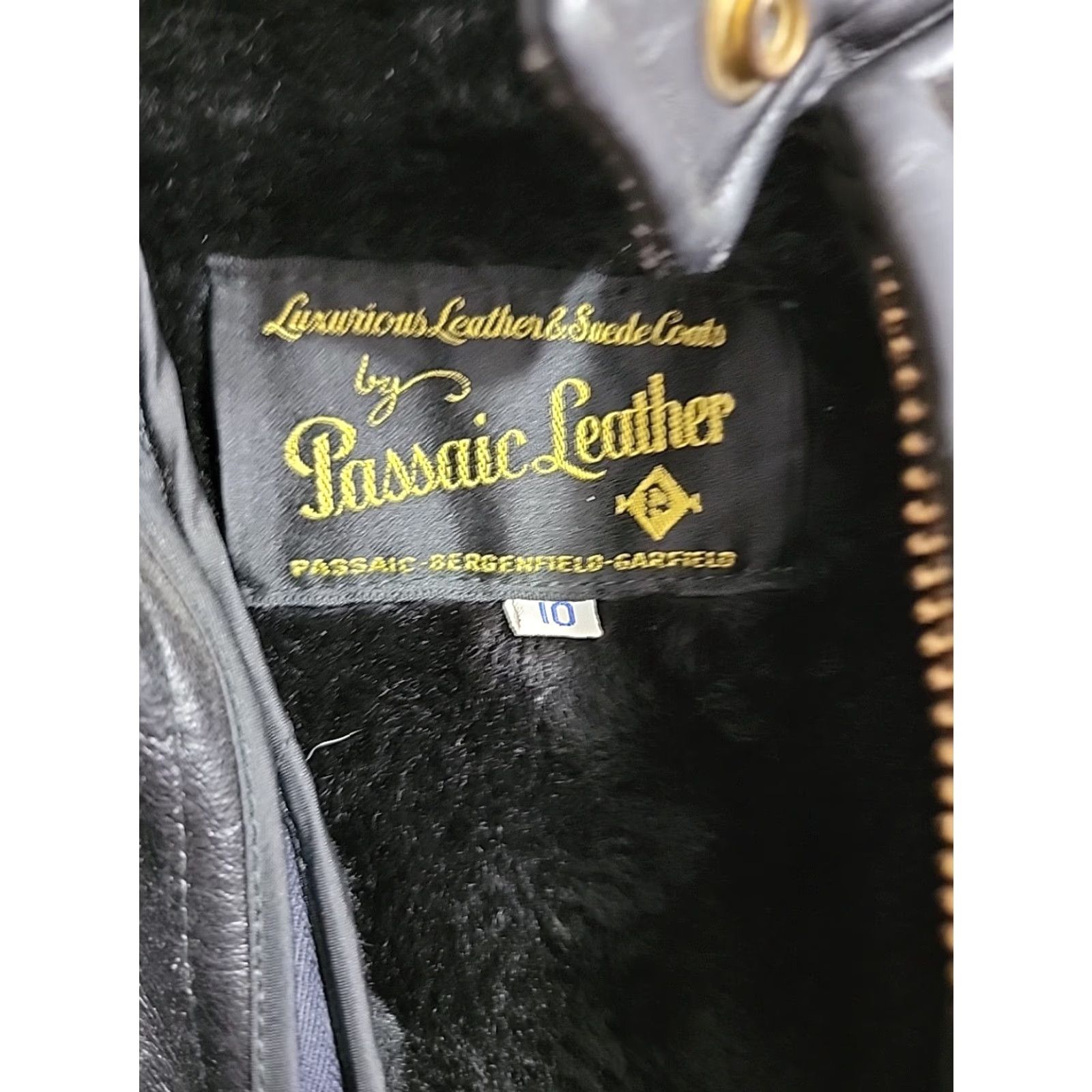 Vintage VINTAGE Passaic Leather Jacket Womens 10 Black Motorcycle Biker Cafe Racer Jacket Woman Regular Long Sleeve Zip Size L / US 10 / IT 46 - 3 Thumbnail