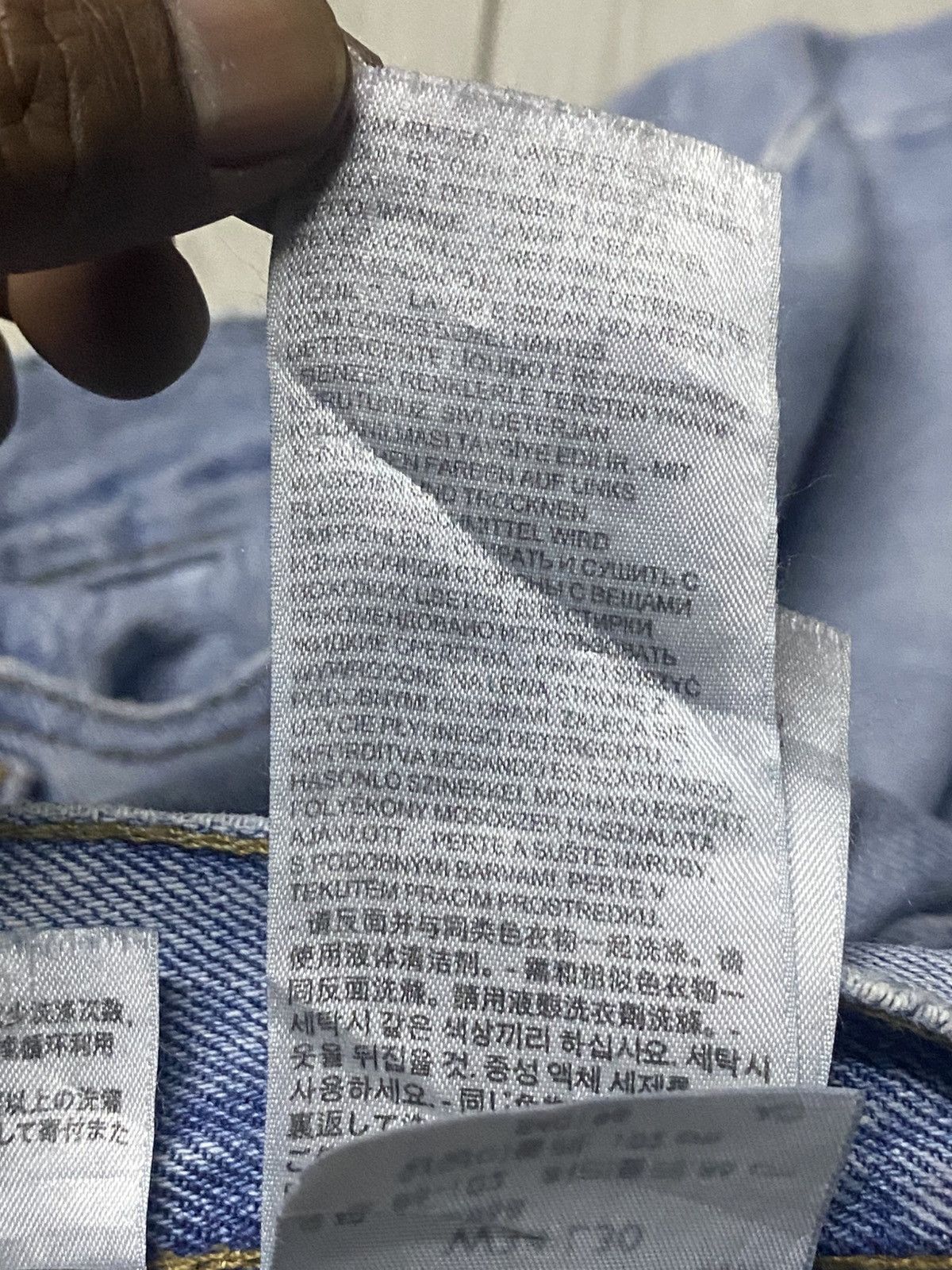 Levi's Vintage Levis 550 Y2K Light Wash Distressed Loose Jeans Size US 35 - 19 Thumbnail