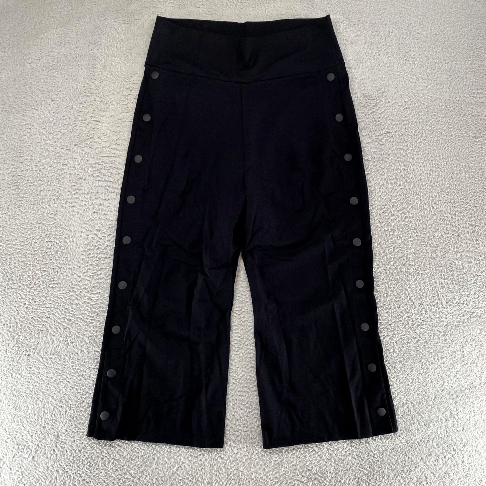 Vintage Cabi Pants Womens XXl Black Cropped Wide-Leg Ponte Snap Button Side Pockets Relaxed Waist Pull On 26in Inseam Casual Travel Denim Style? Size 40" / US 18 - 2 Thumbnail
