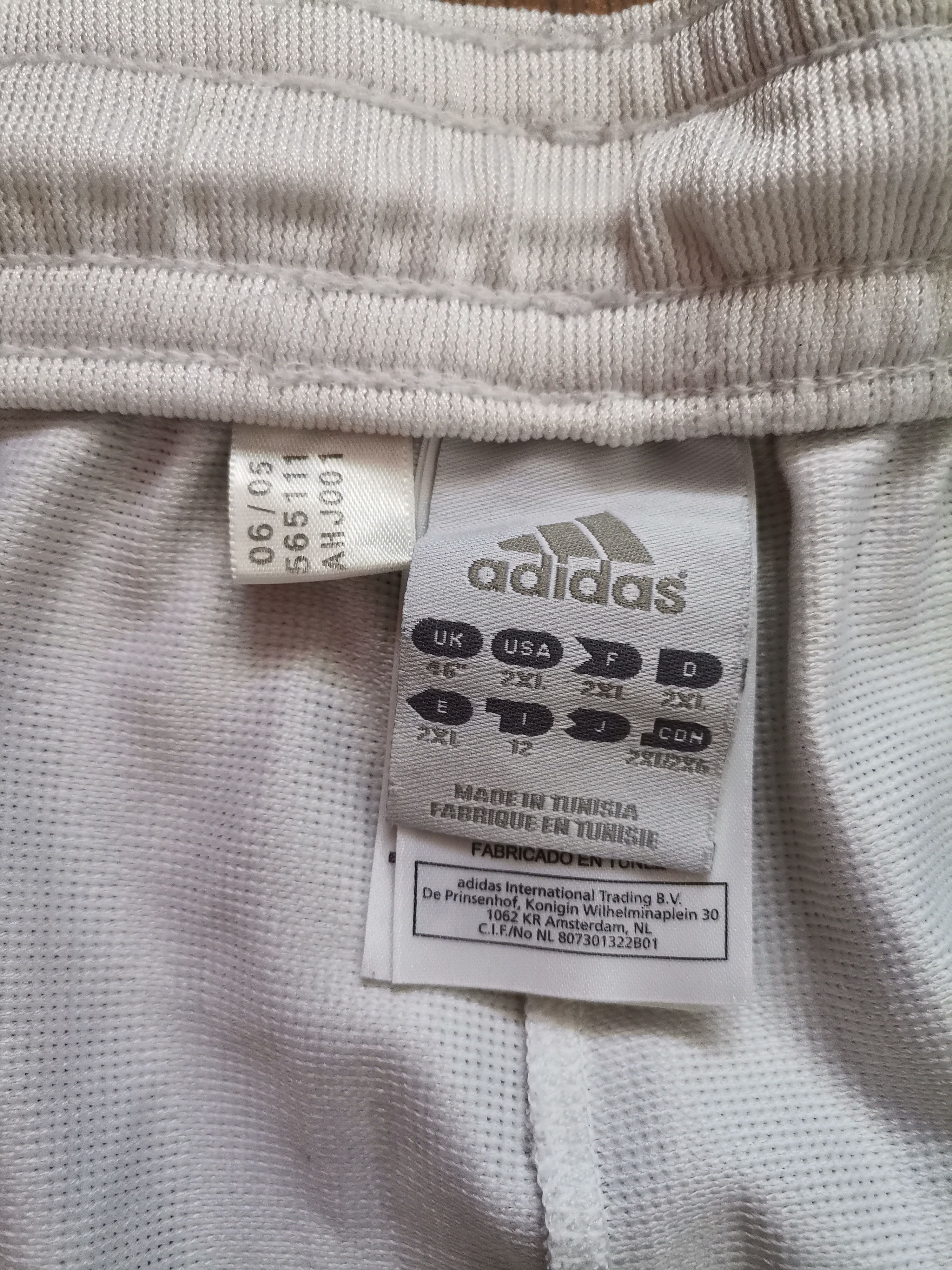 Adidas Vintage Adidas FC Bayern Munchen Shorts Size US 36 / EU 52 - 3 Thumbnail