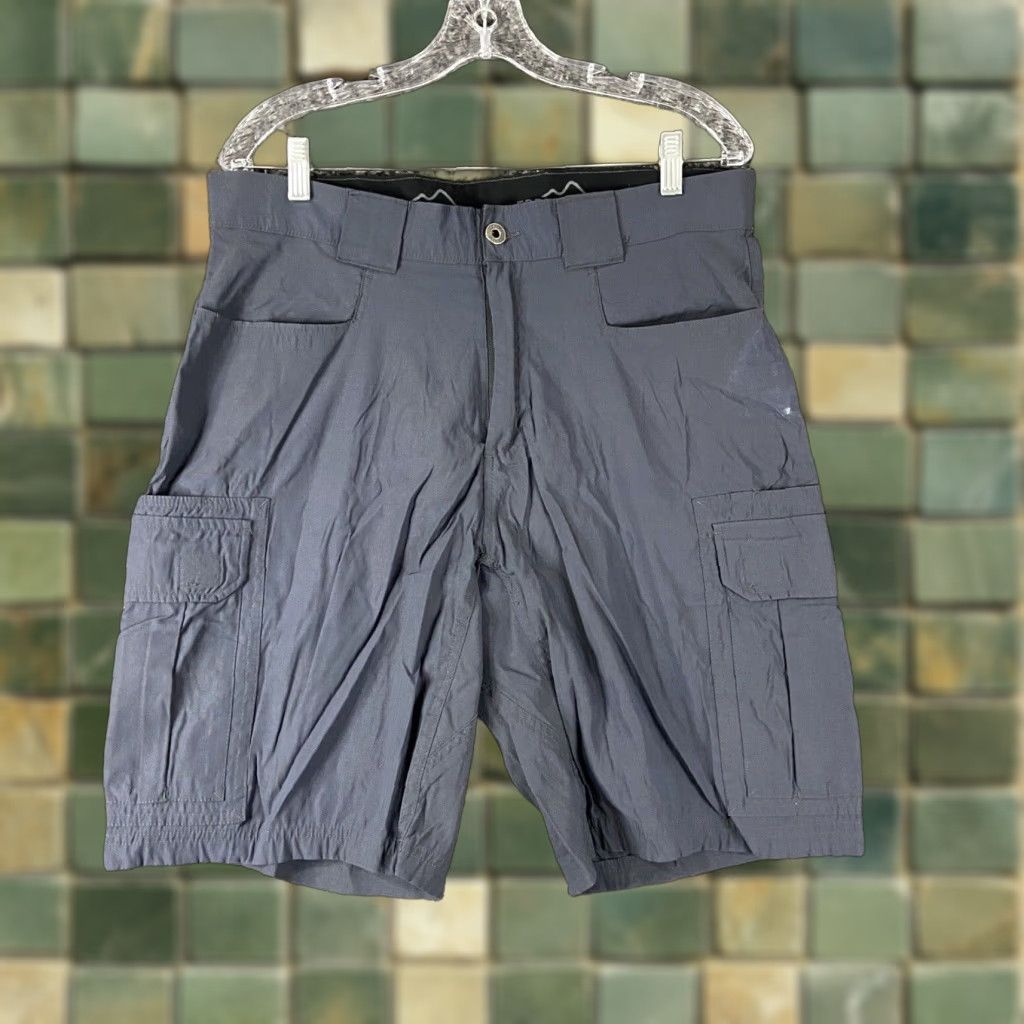 Eddie Bauer VINTAGE? Eddie Bauer Gray Cargo Shorts Men Adult 34 Gray, Cargo, 34, Men Size US 34 / EU 50 - 1 Thumbnail