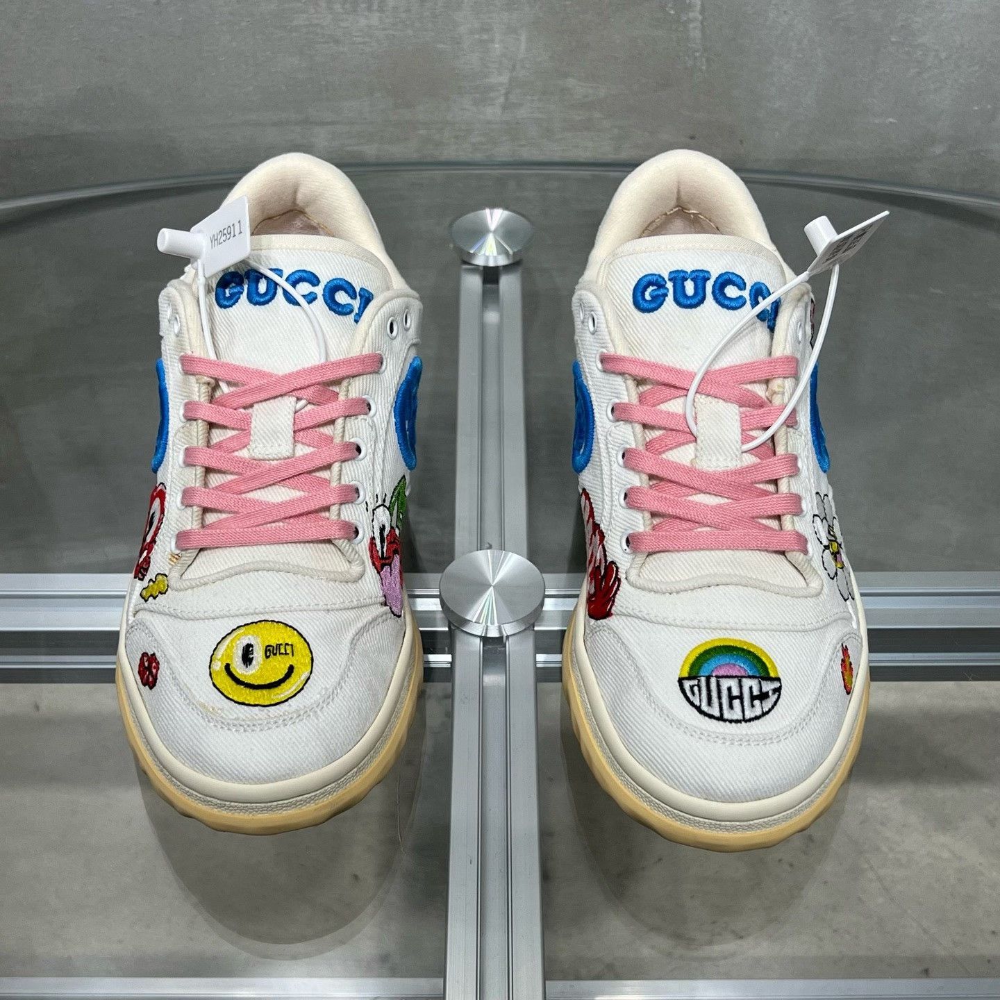 Gucci Gucci Graphic White Lowtop Sneakers 5.5 Men Size US 5.5 / EU 38 - 1 Thumbnail