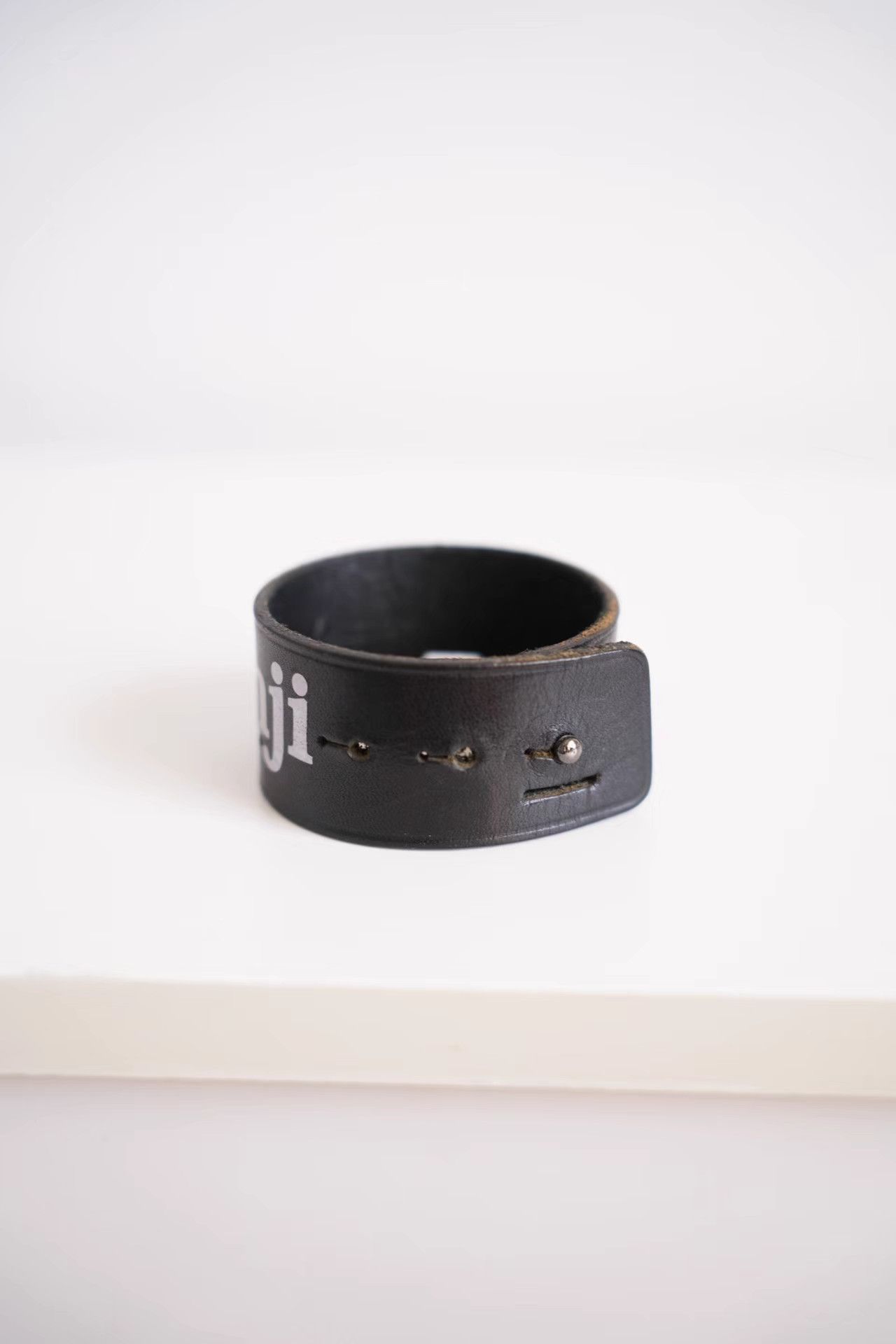 Yohji Yamamoto Yohji Yamamoto 08aw Slogan Leather Bracelet K4 Size ONE SIZE - 3 Thumbnail