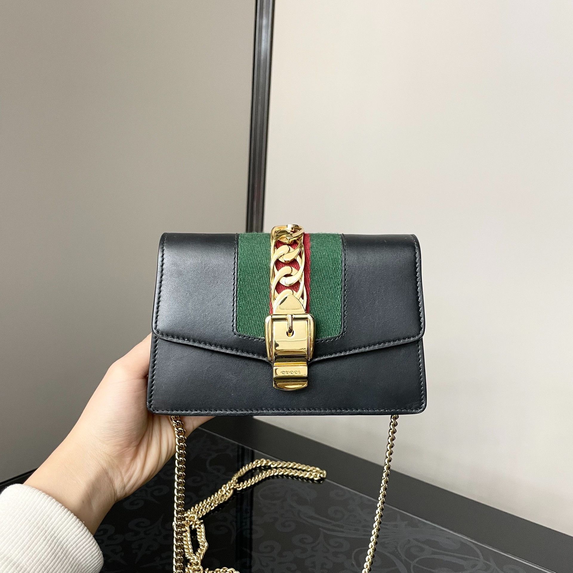 Gucci Gucci Serbia mini chain bag 2501-Nextarrow Size ONE SIZE - 1 Thumbnail