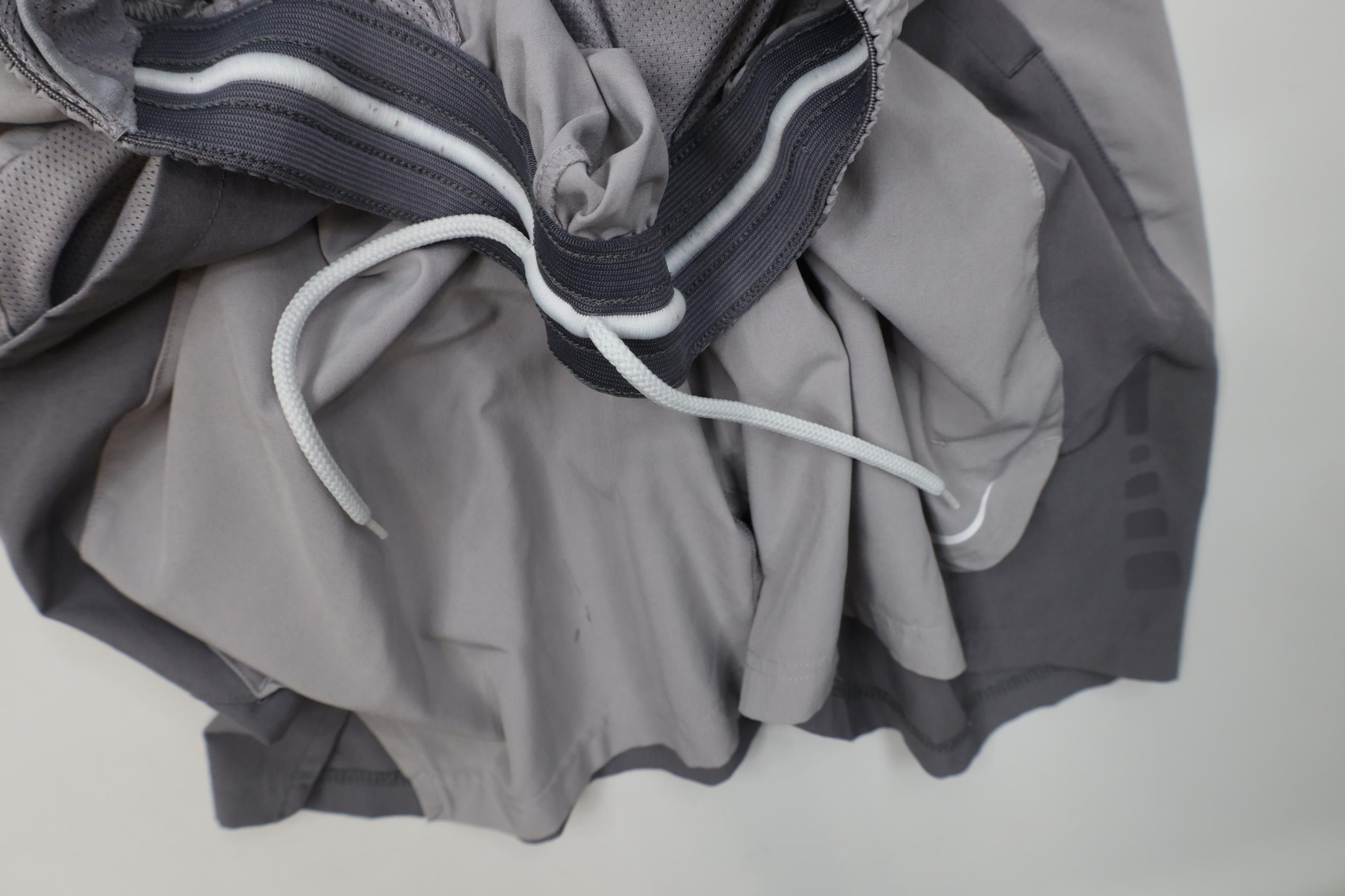 Nike Nike 9" Ultimate Flex Woven Training Gym Shorts Gray Size US 32 / EU 48 - 9 Thumbnail