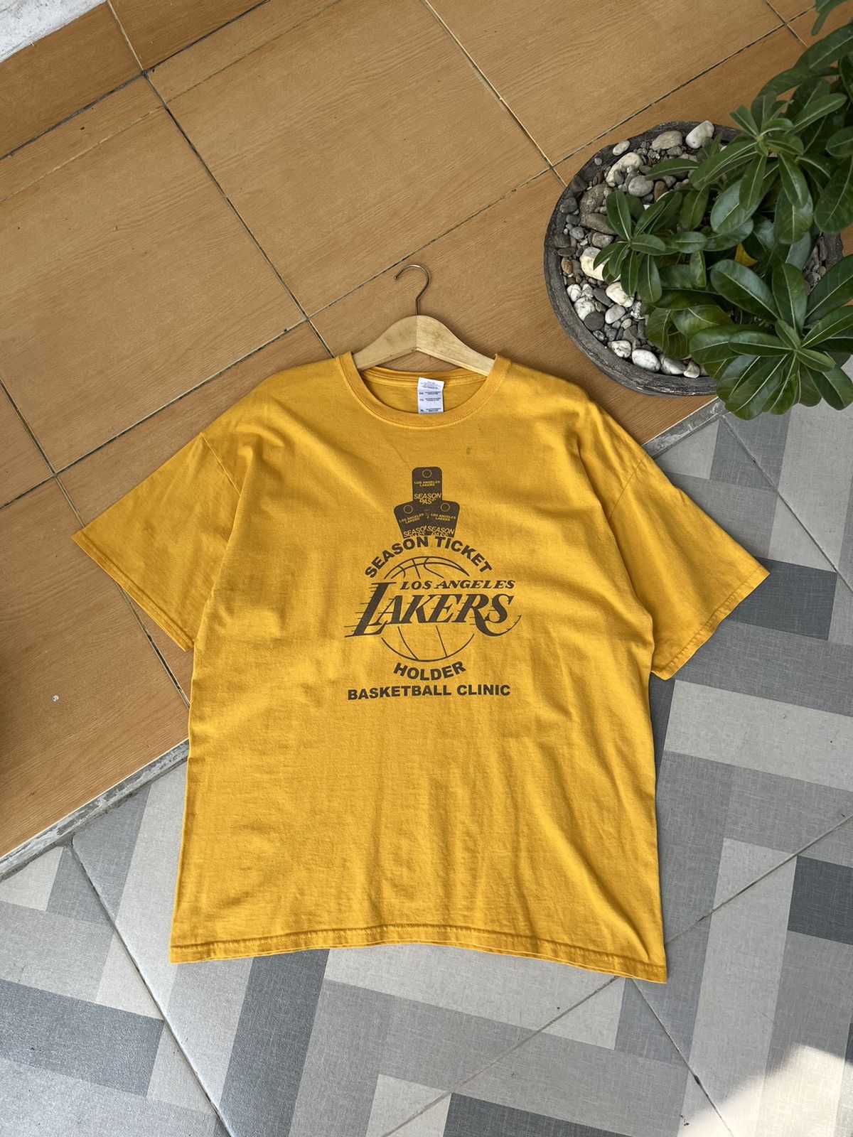 NBA × Vintage 90’s LA Lakers Season Pass Ticket Tees (Old Logo) Size US XL / EU 56 / 4 - 2 Thumbnail