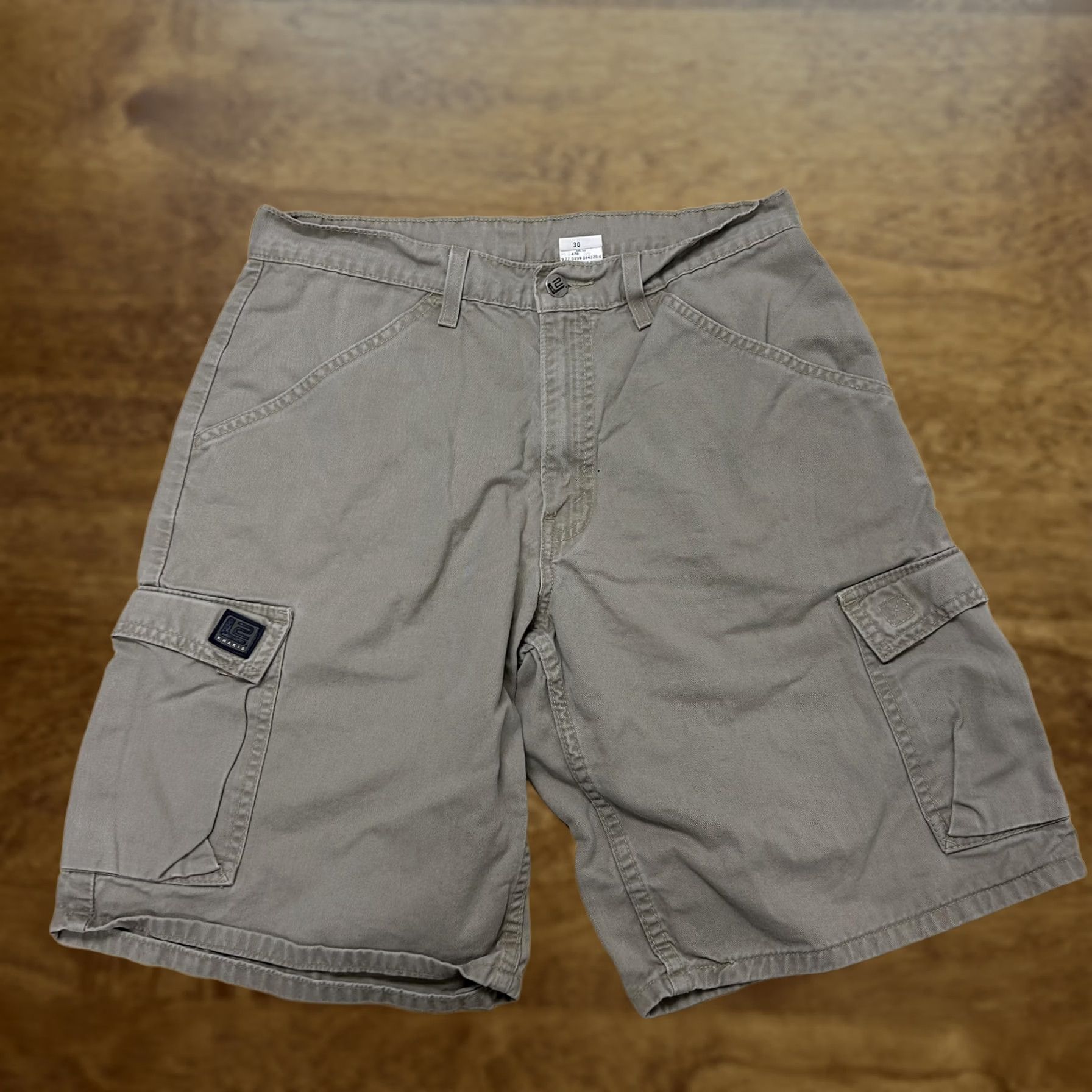 Levi's VINTAGE Levi's Cargo Shorts Mens 30 Beige Cotton Canvas Relaxed Fit 10" Inseam Size US 30 / EU 46 - 1 Thumbnail