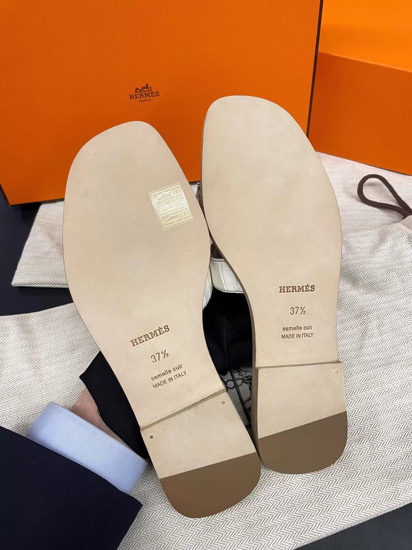 Hermes Hermes Women's Himalayan Crocodile H Slipper Size 37.5 Size US 7 / IT 37 - 6 Thumbnail