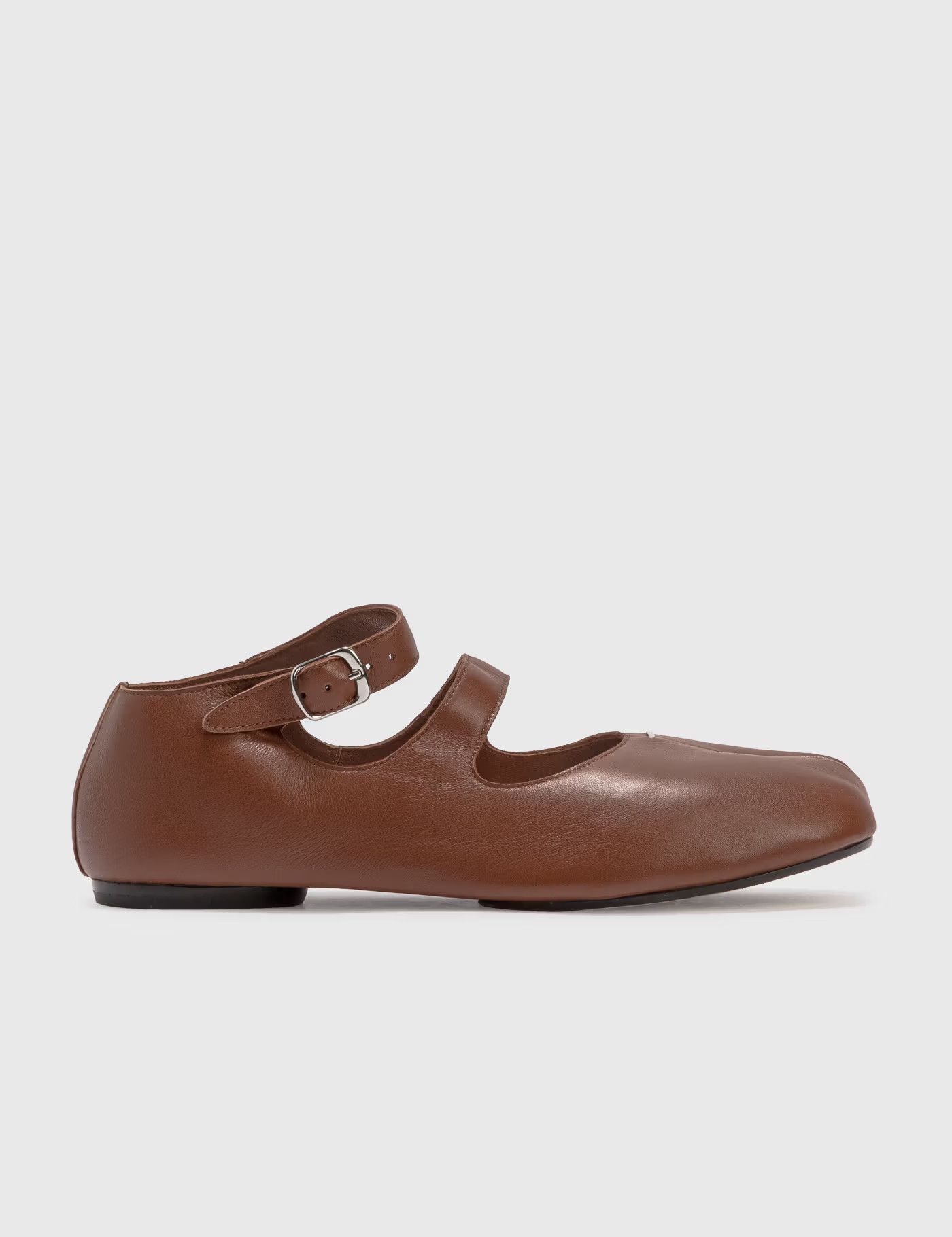 o1w1db11225 Tabi Ballet Flats in Brown